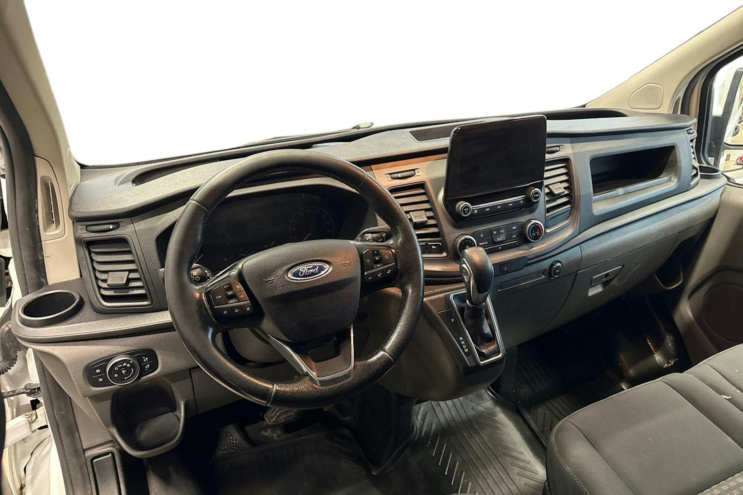 valkoinen Ford Transit Custom 2019 kuva 9.