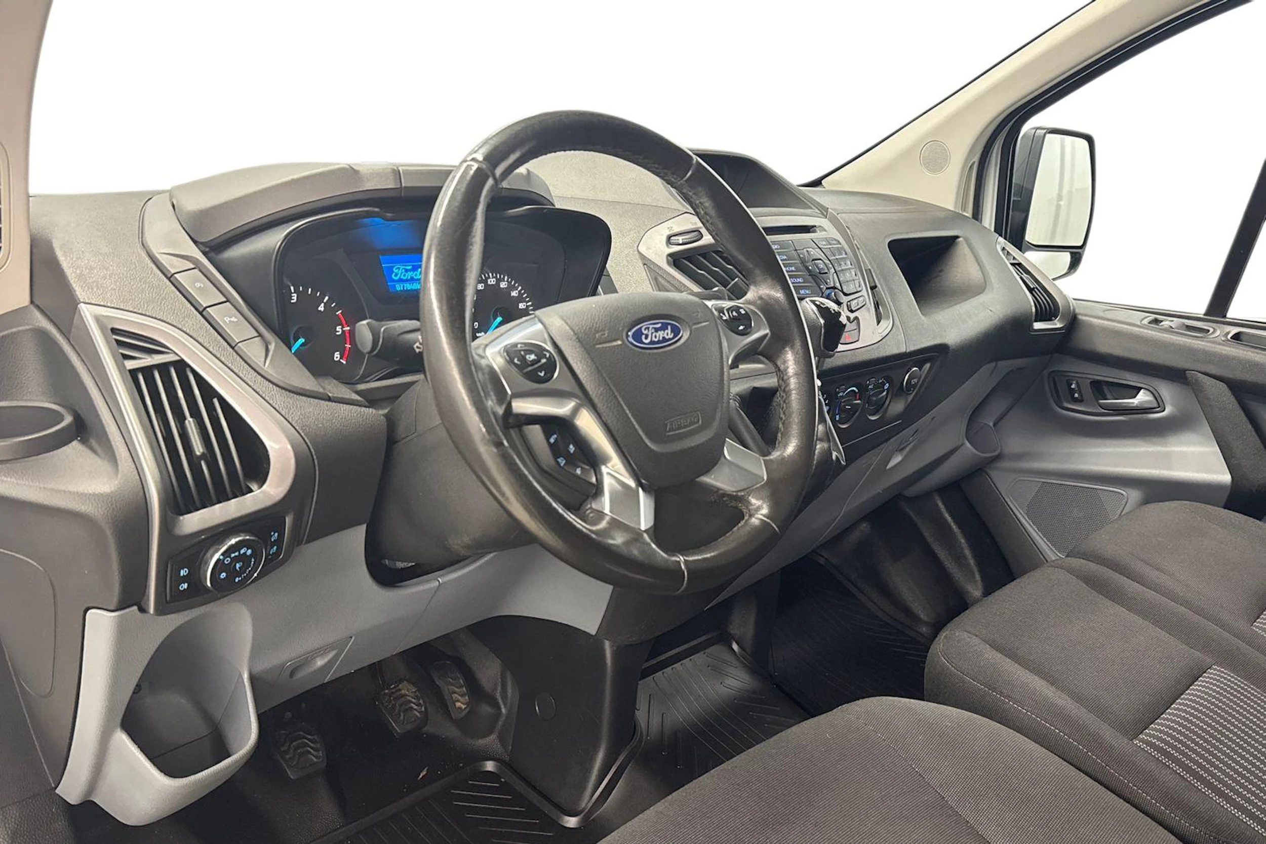 valkoinen Ford Transit Custom 2018 kuva 8.