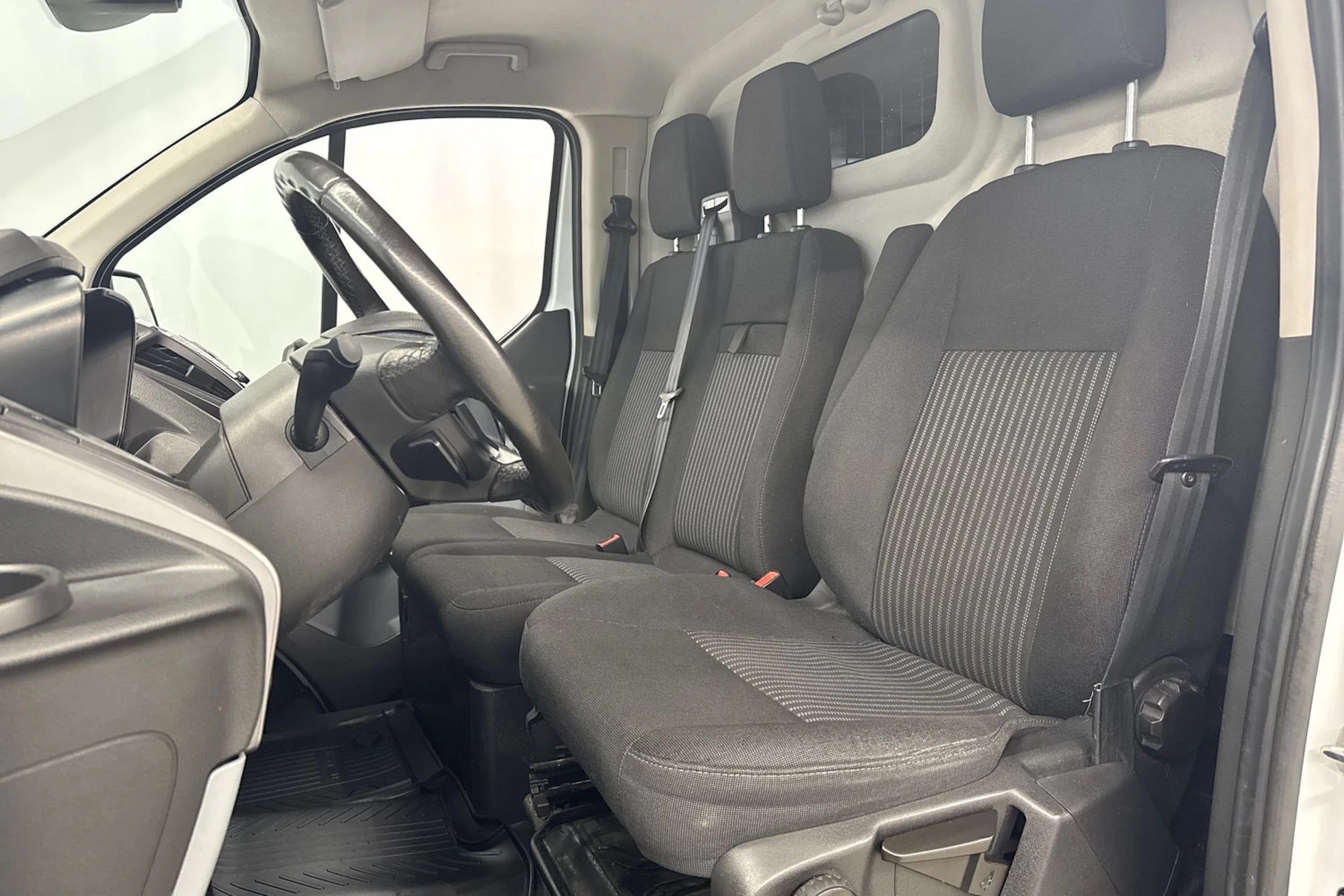 valkoinen Ford Transit Custom 2018 kuva 20.