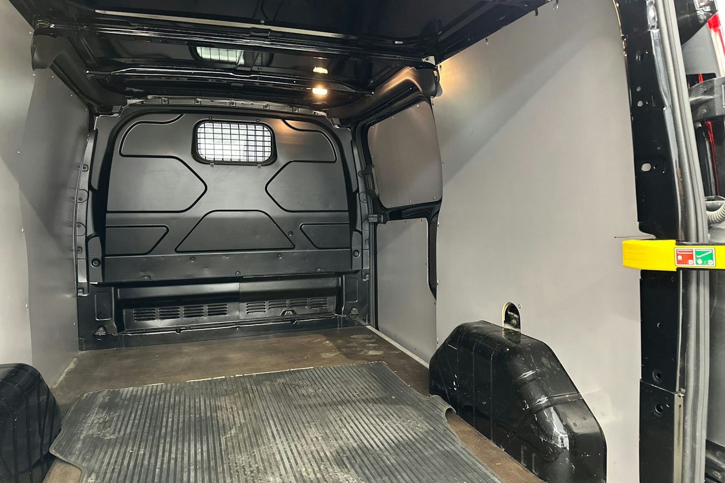 musta Ford Transit Custom 2019 kuva 20.