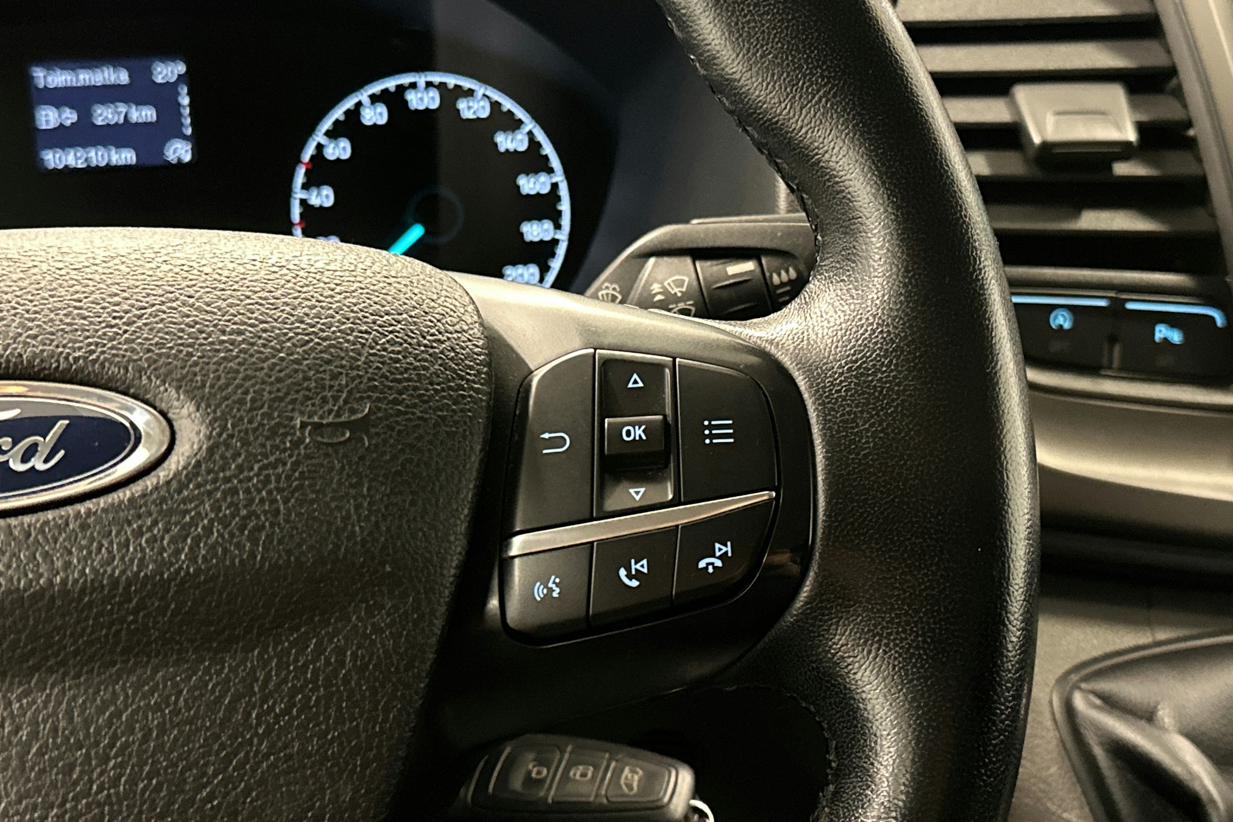 valkoinen Ford Transit Custom 2019 kuva 12.