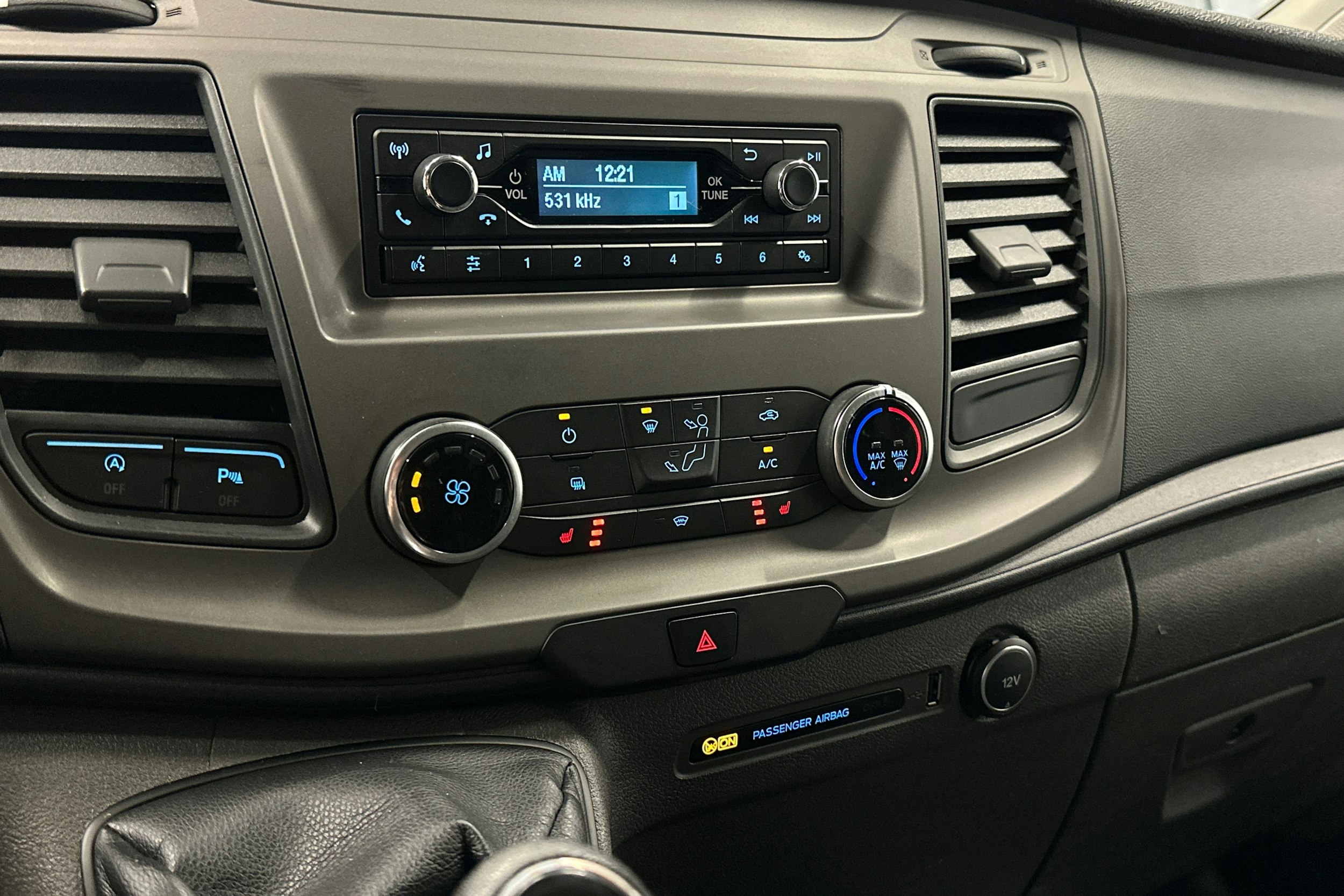 valkoinen Ford Transit Custom 2019 kuva 15.