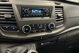 valkoinen Ford Transit Custom 2019 kuva 15.