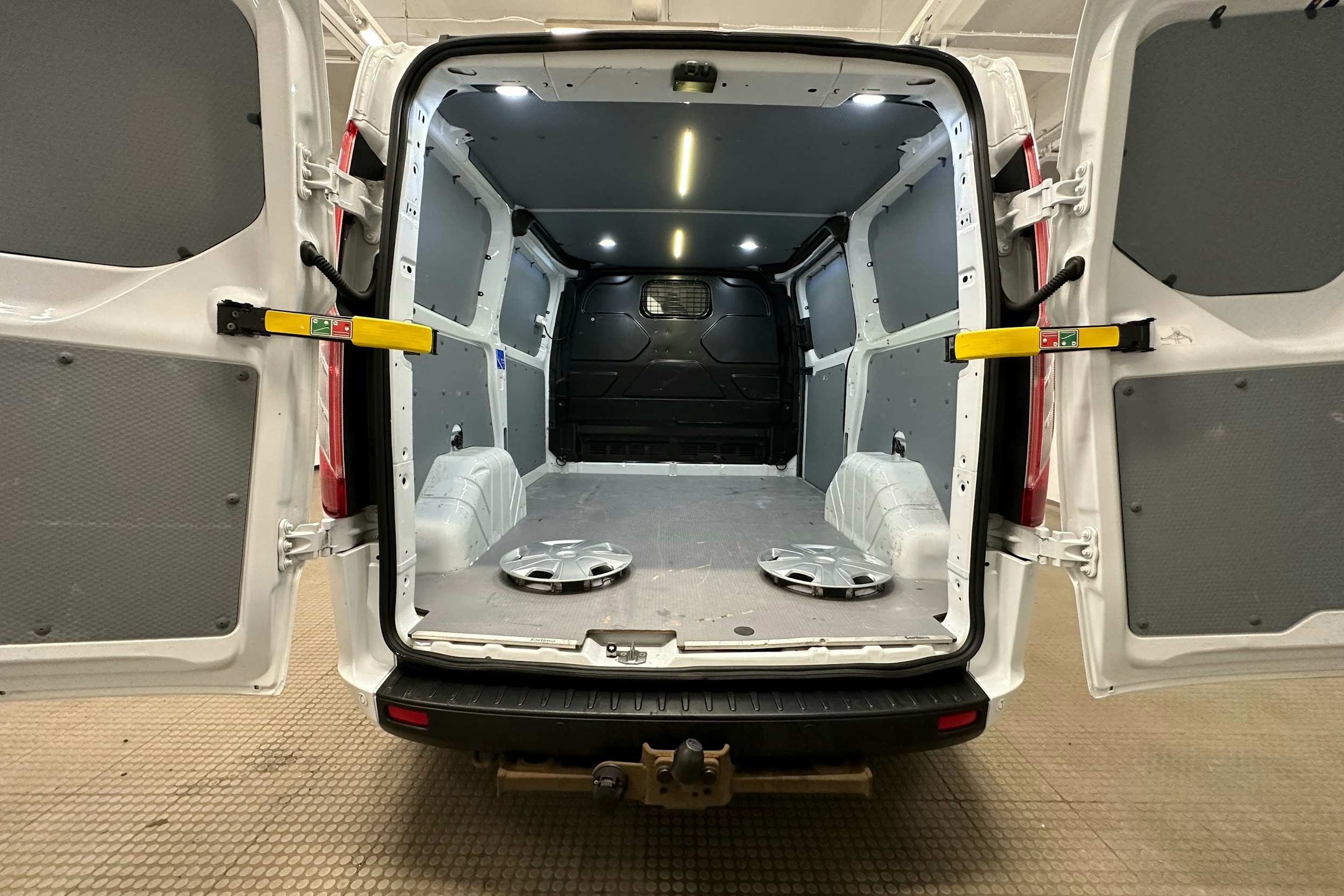 valkoinen Ford Transit Custom 2019 kuva 20.