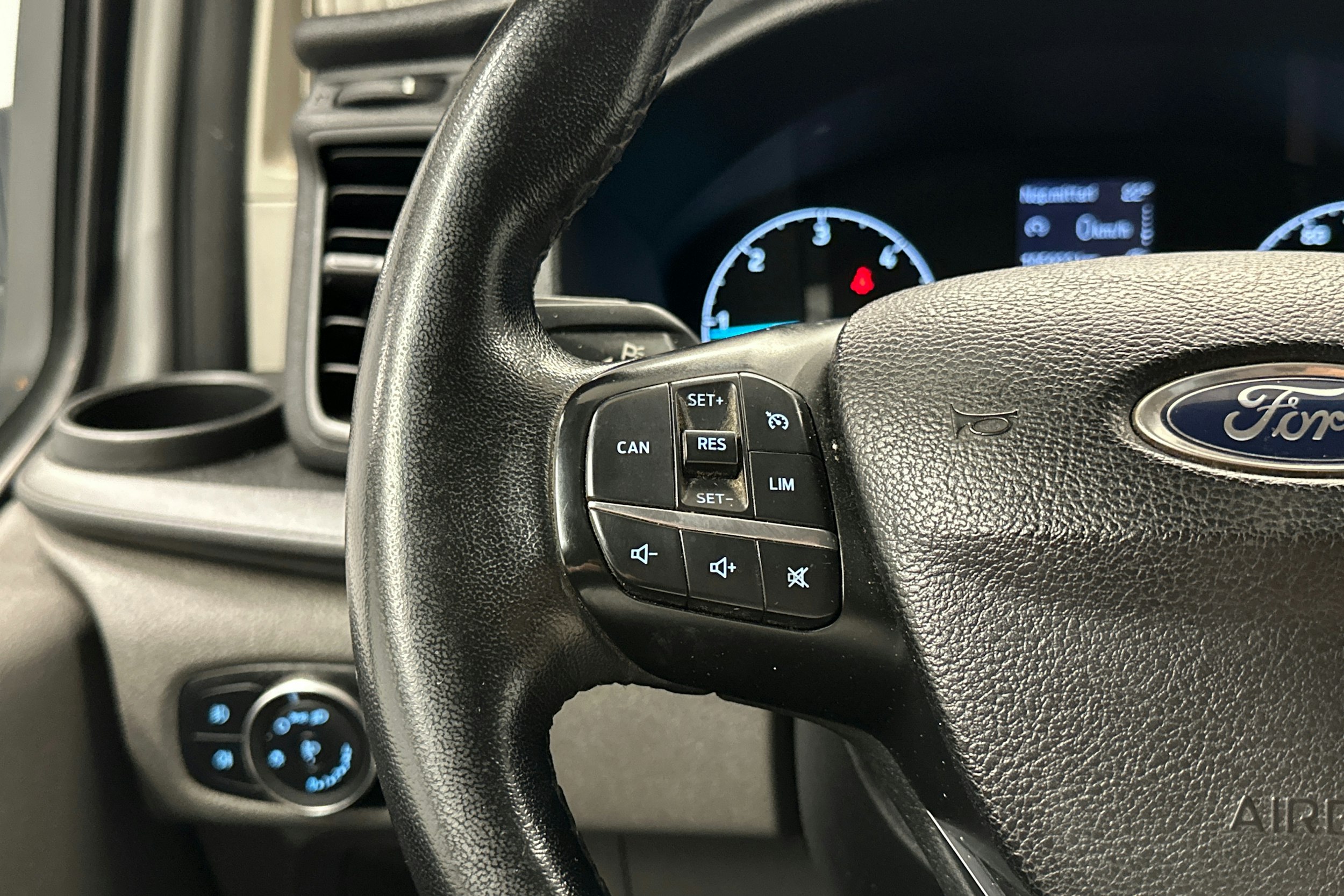 valkoinen Ford Transit Custom 2019 kuva 11.