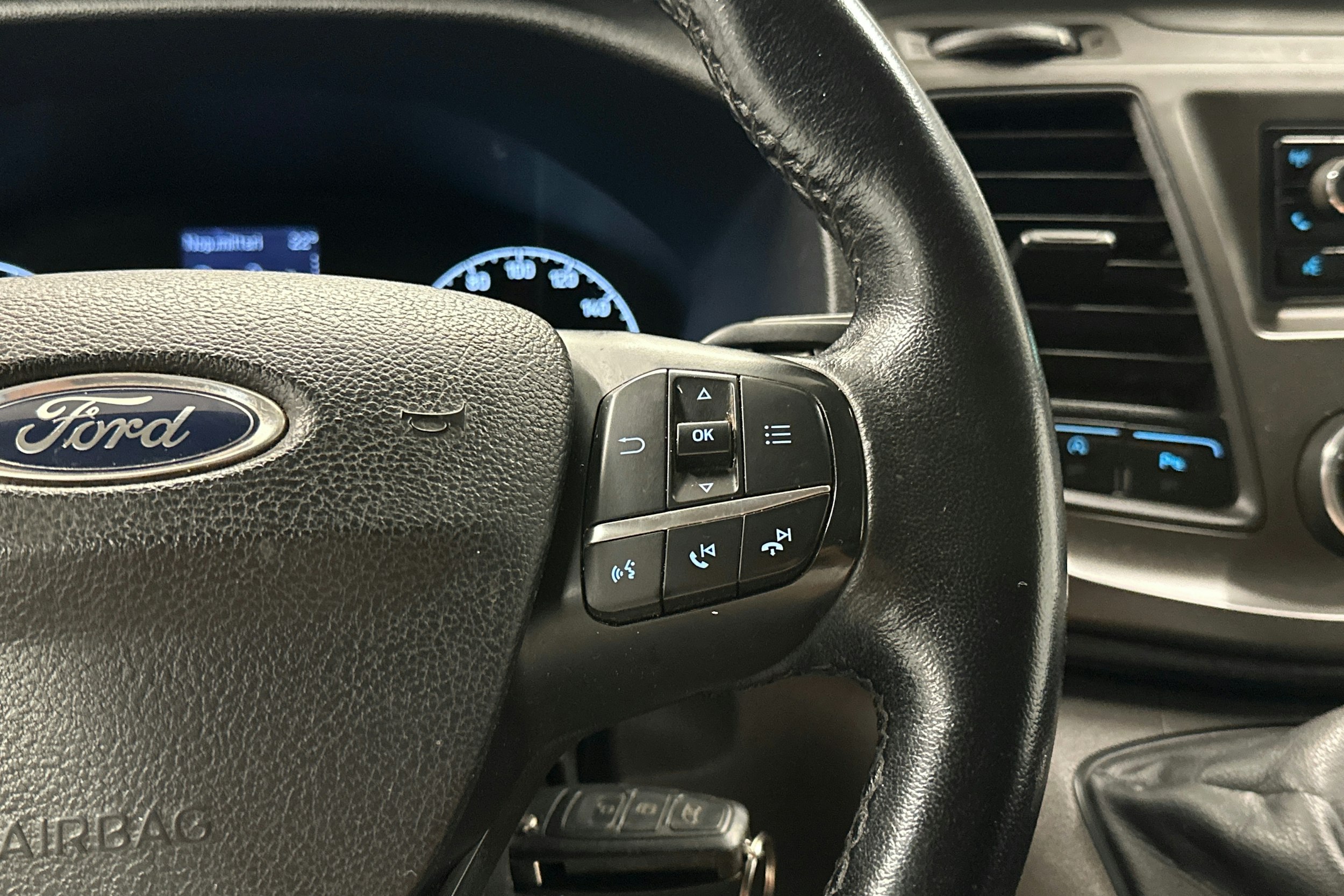 valkoinen Ford Transit Custom 2019 kuva 12.