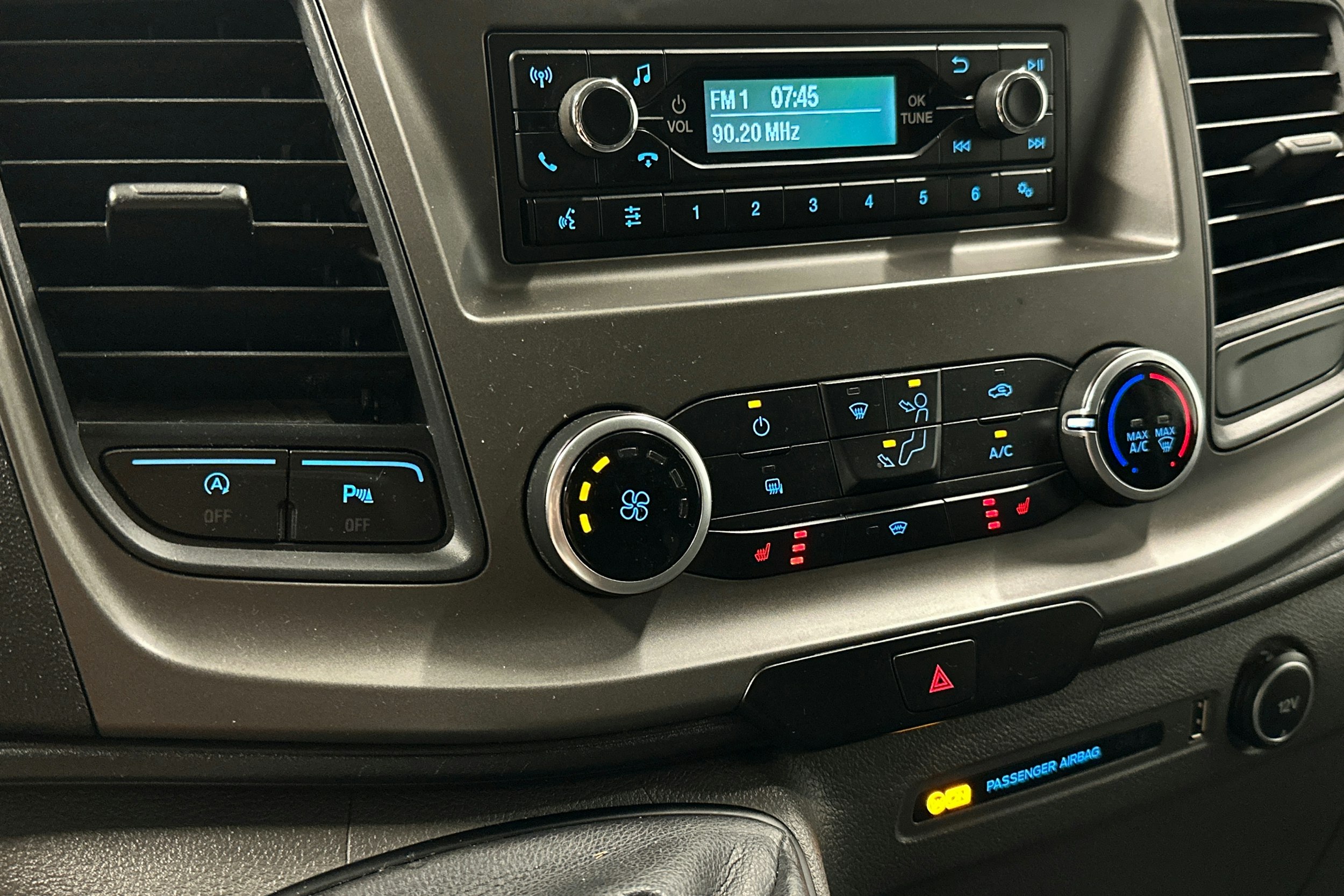 valkoinen Ford Transit Custom 2019 kuva 15.