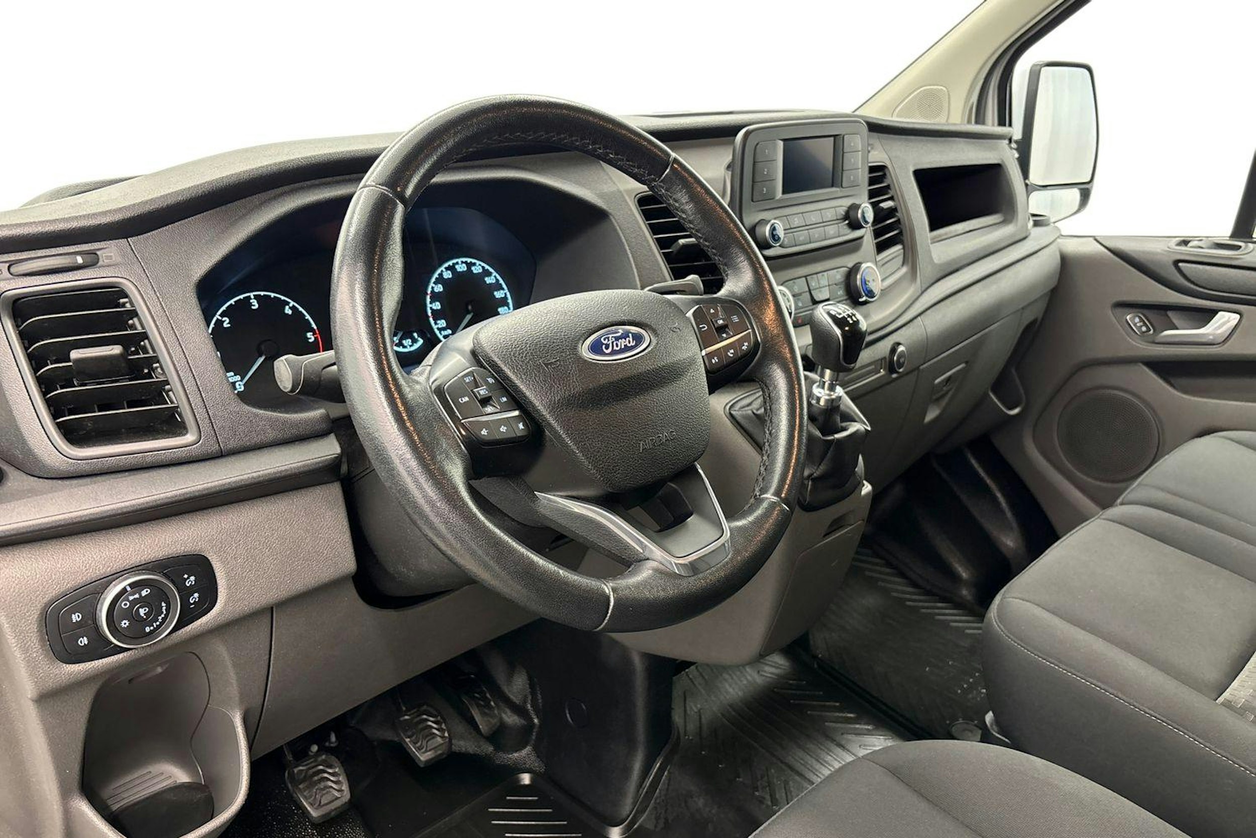 Valkoinen Ford Transit Custom 2019 kuva 9.