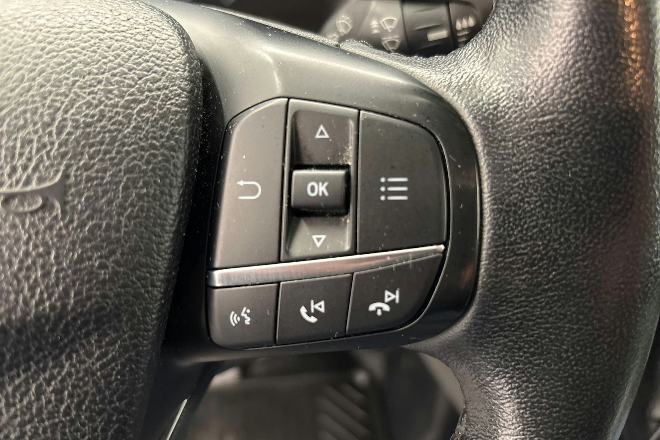 Valkoinen Ford Transit Custom 2019 kuva 18.