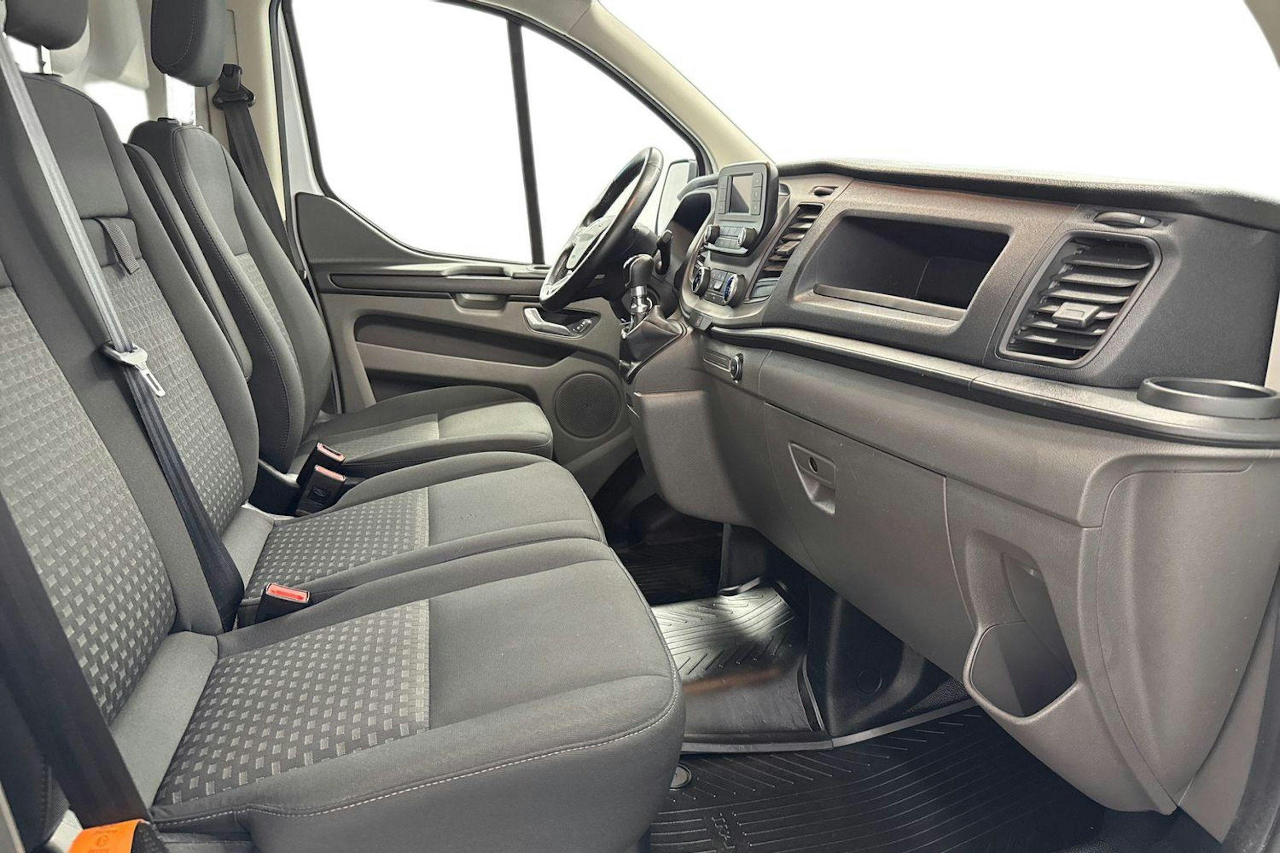 valkoinen Ford Transit Custom 2019 kuva 9.