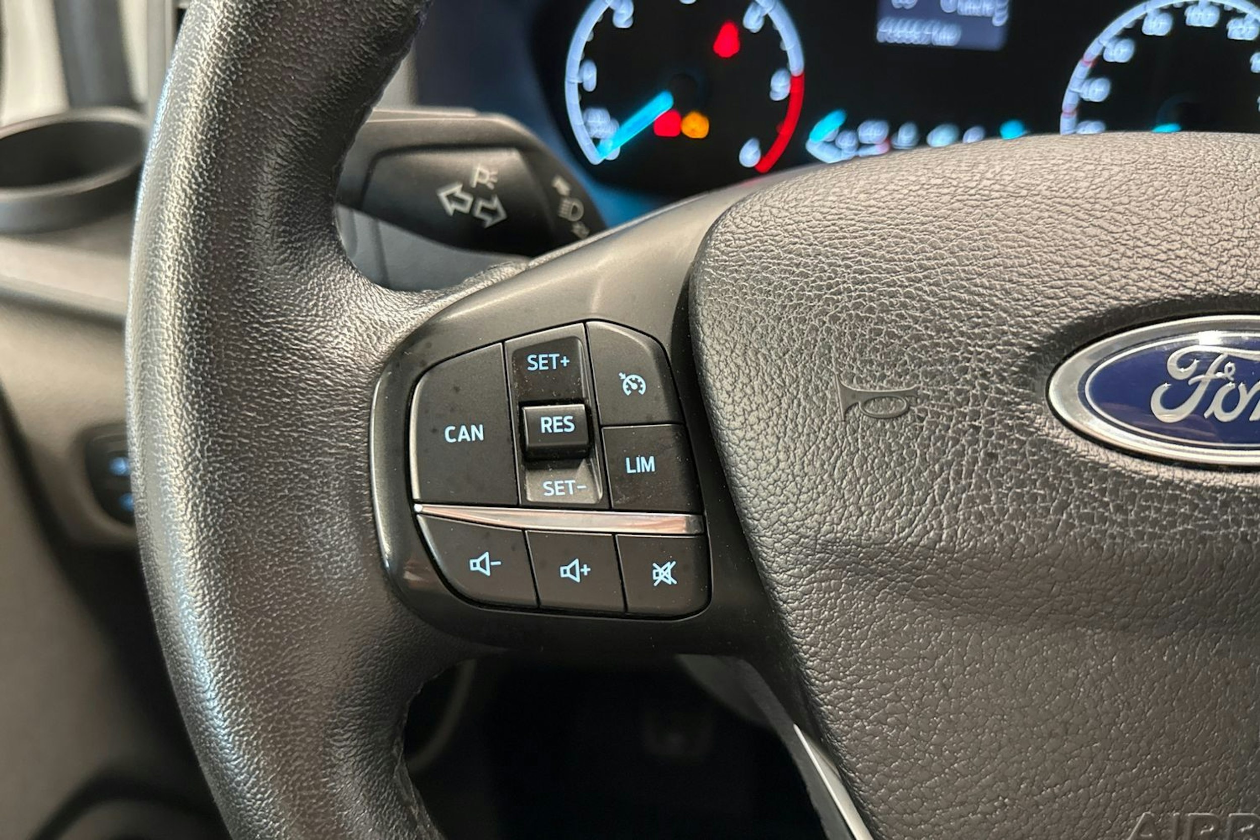 valkoinen Ford Transit Custom 2019 kuva 14.