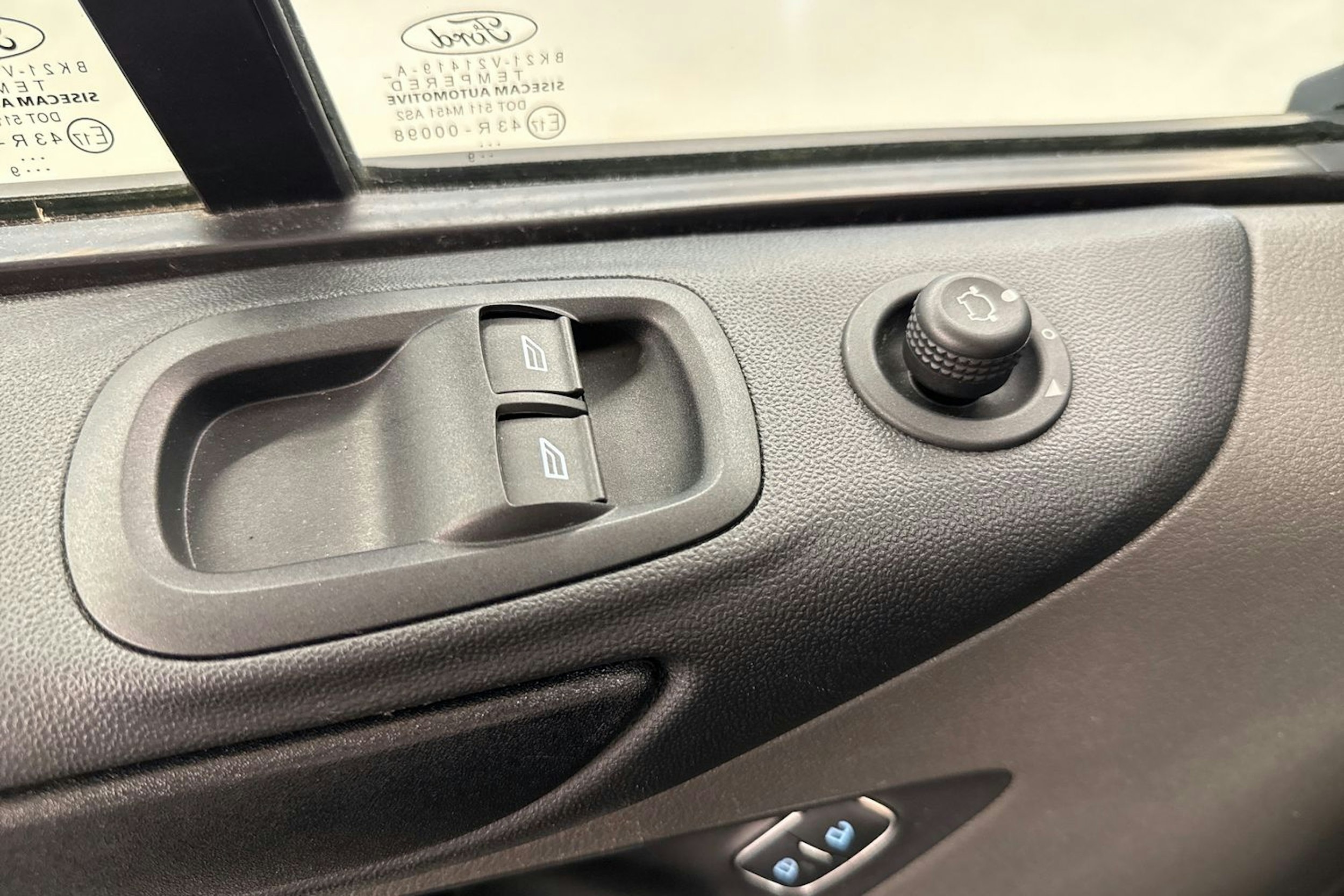 valkoinen Ford Transit Custom 2019 kuva 18.