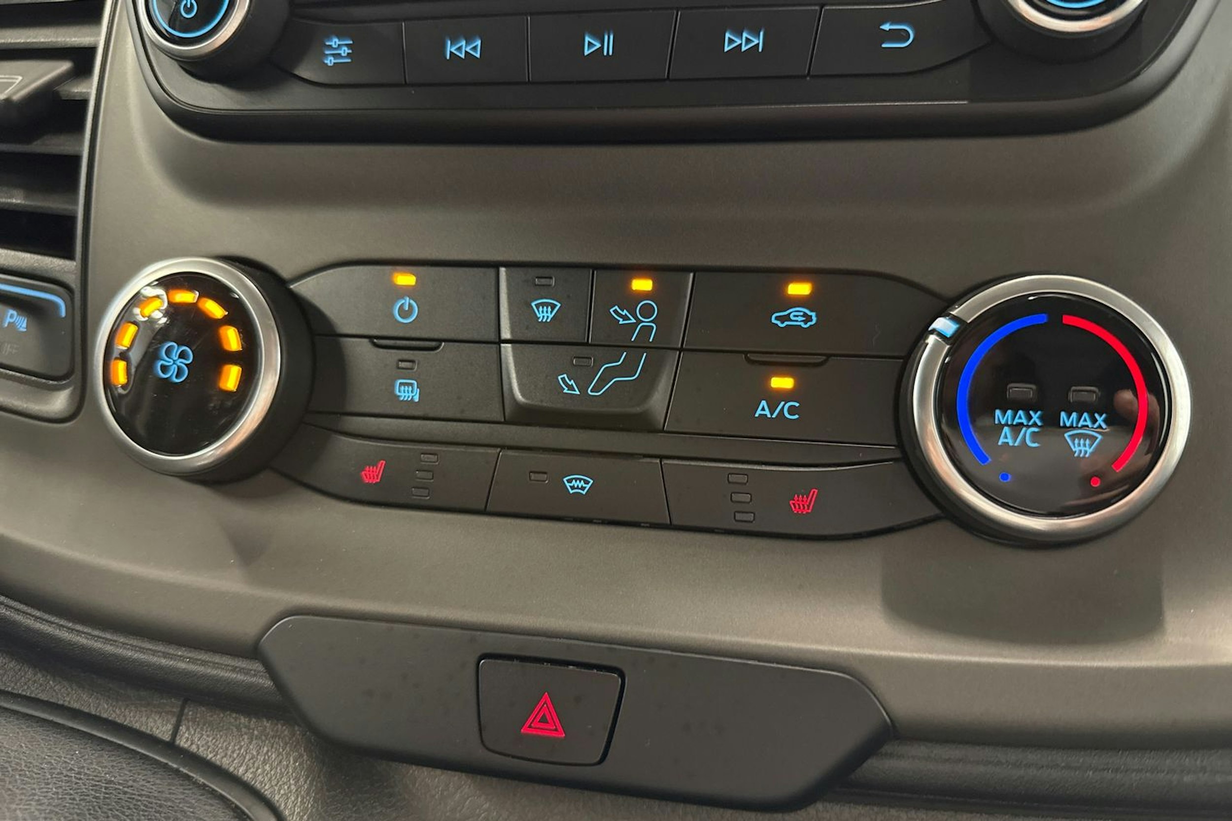valkoinen Ford Transit Custom 2019 kuva 21.