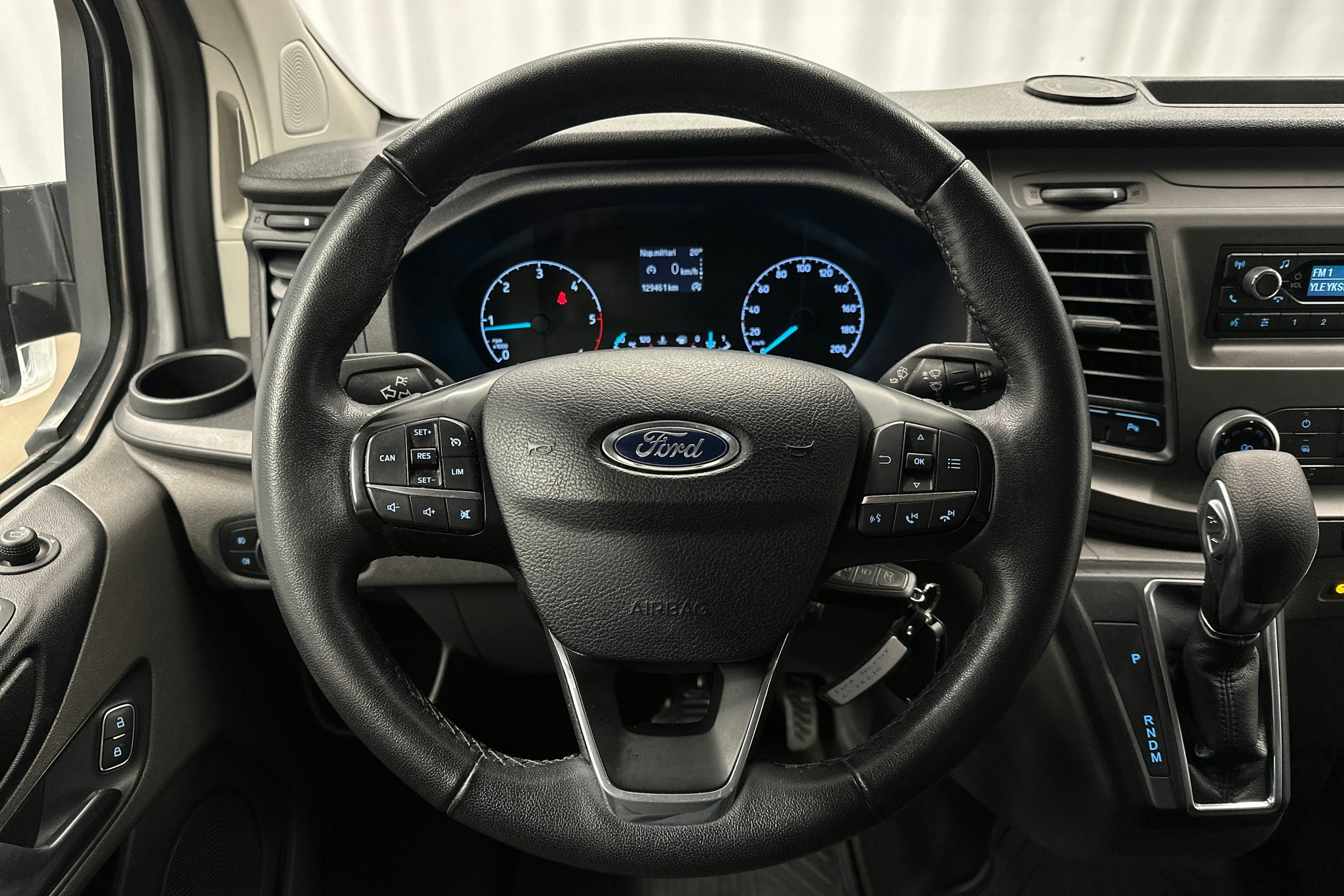 valkoinen Ford Transit Custom 2019 kuva 10.