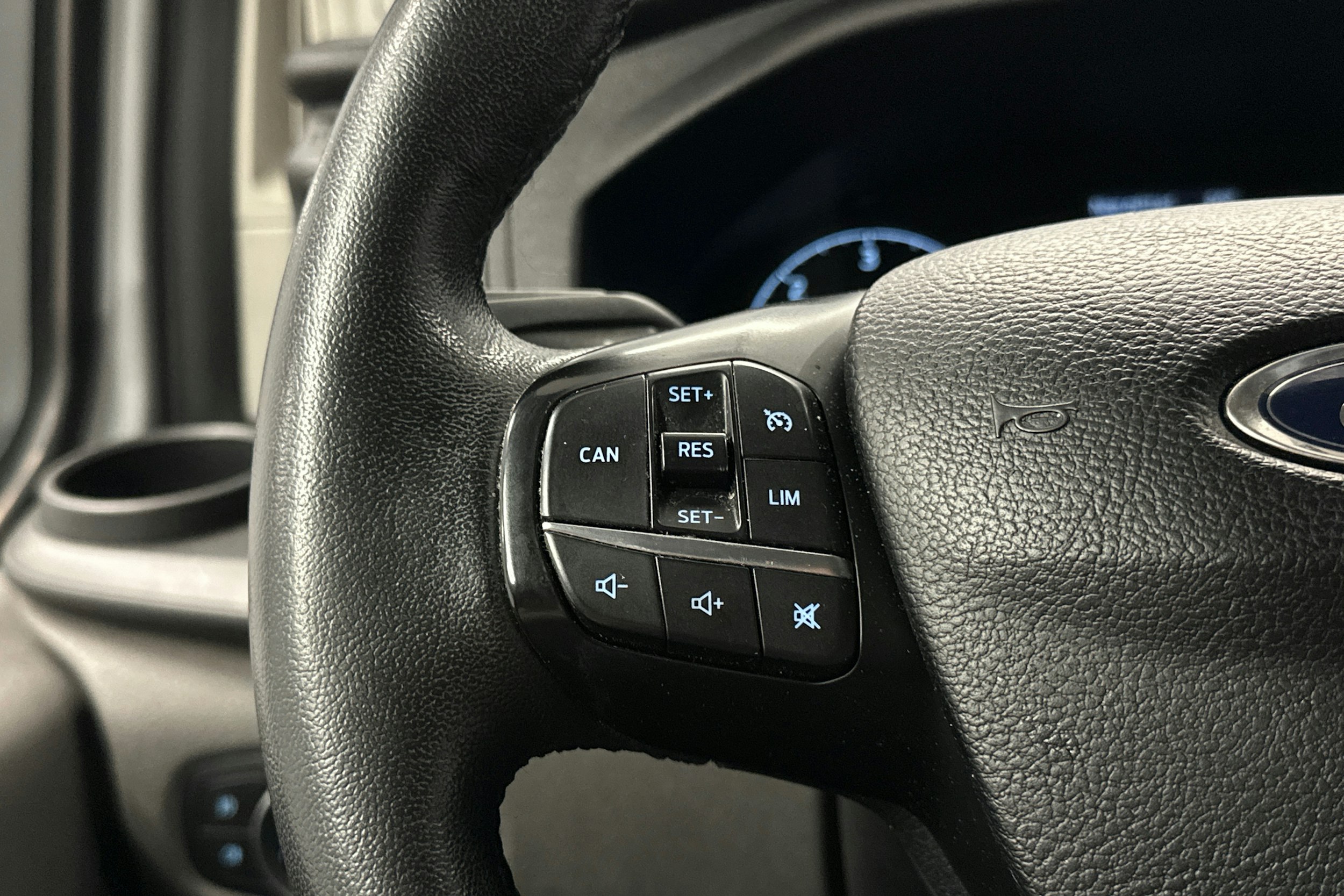 valkoinen Ford Transit Custom 2019 kuva 11.