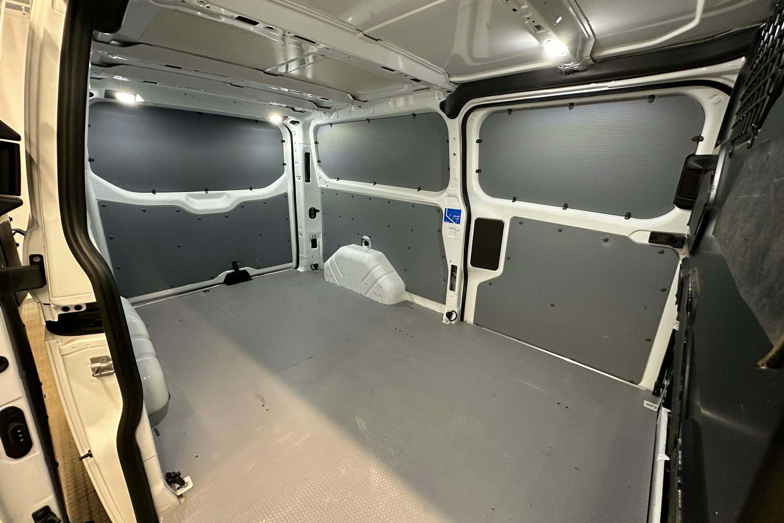 valkoinen Ford Transit Custom 2019 kuva 20.