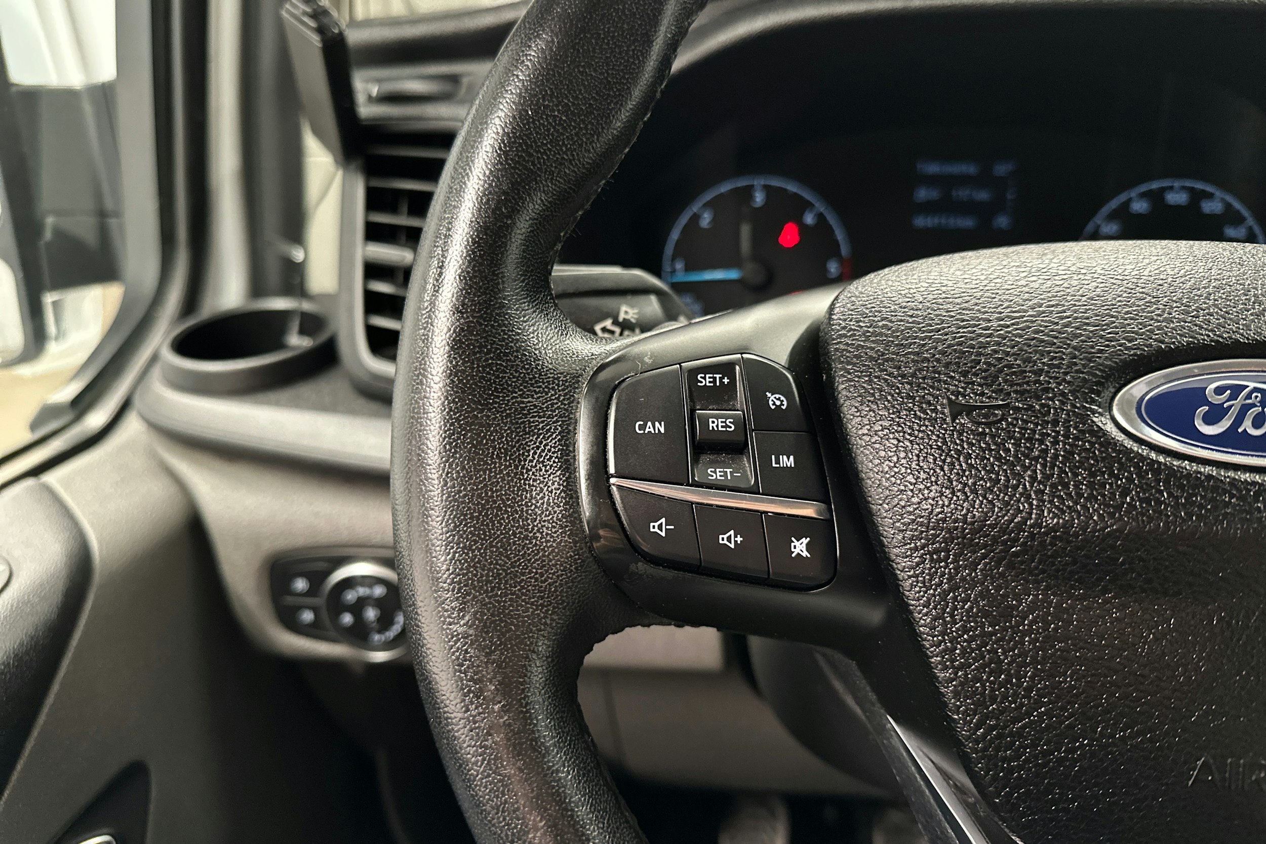 valkoinen Ford Transit Custom 2019 kuva 11.