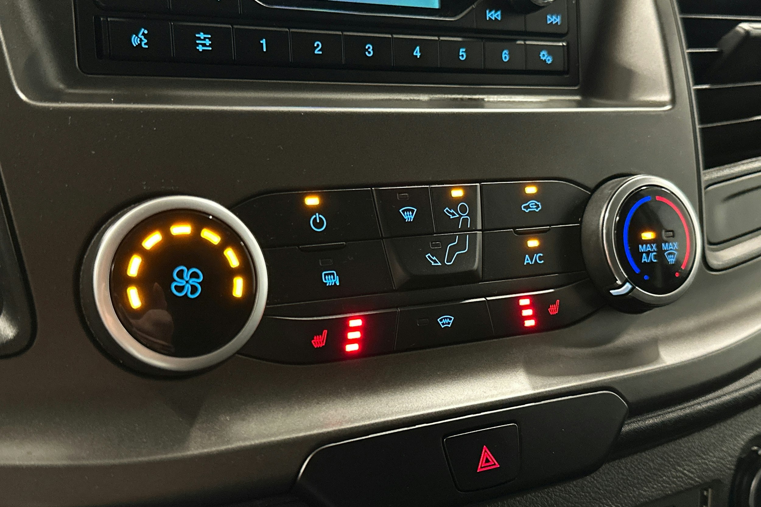 valkoinen Ford Transit Custom 2019 kuva 16.
