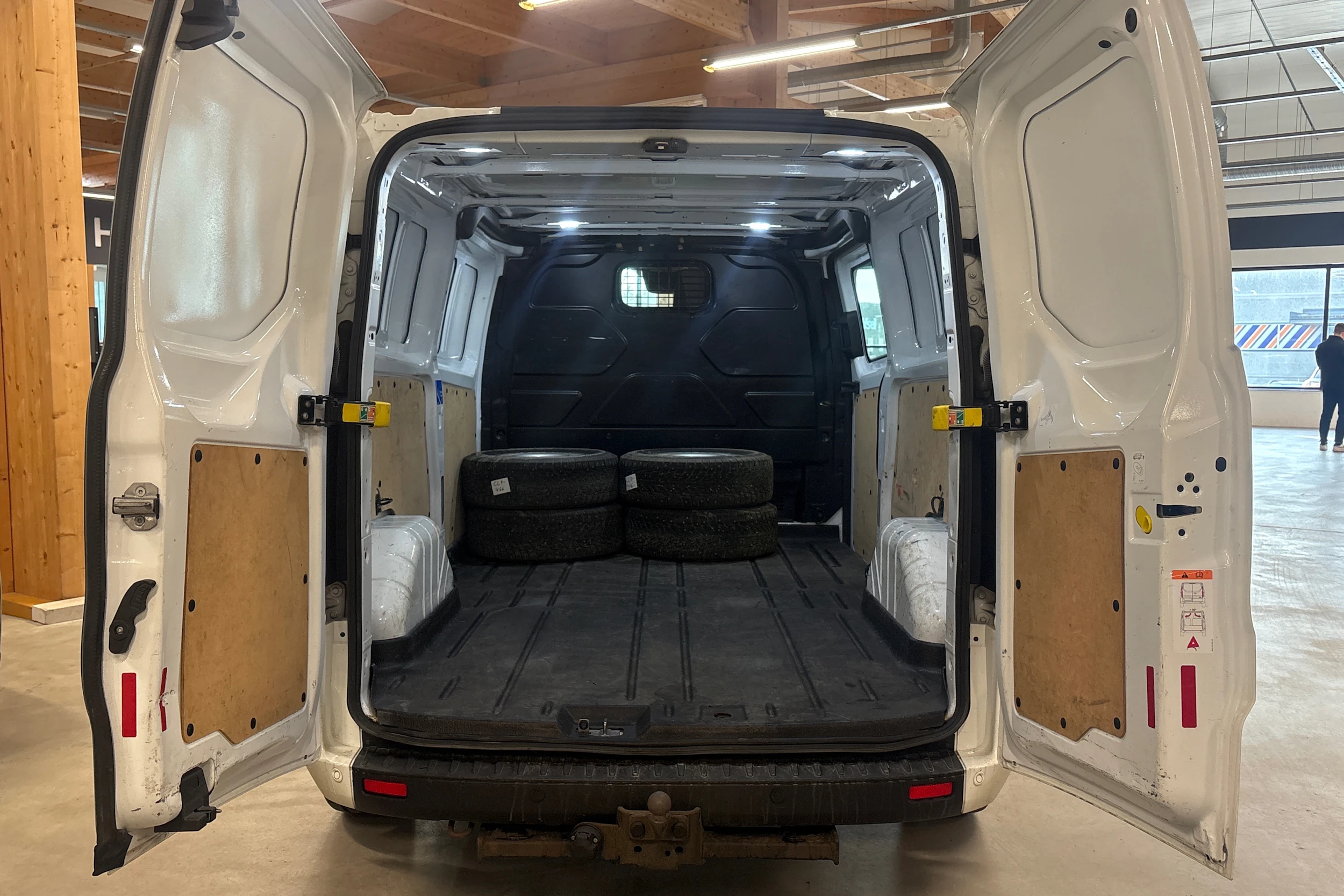 valkoinen Ford Transit Custom 2019 kuva 4.