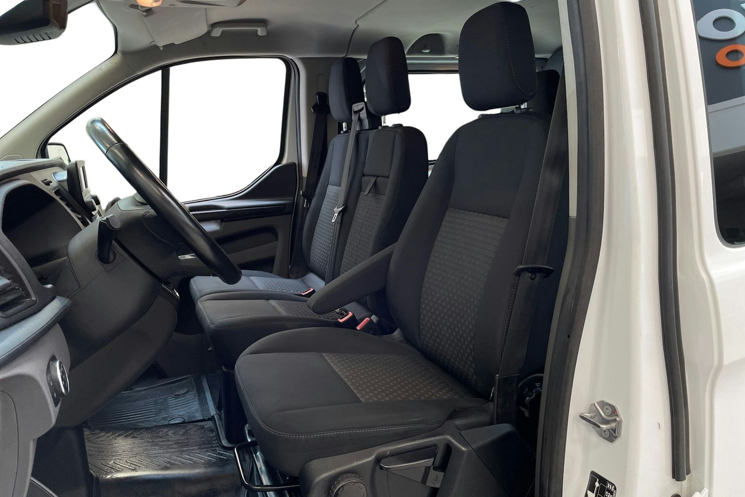 valkoinen Ford Transit Custom 2019 kuva 7.