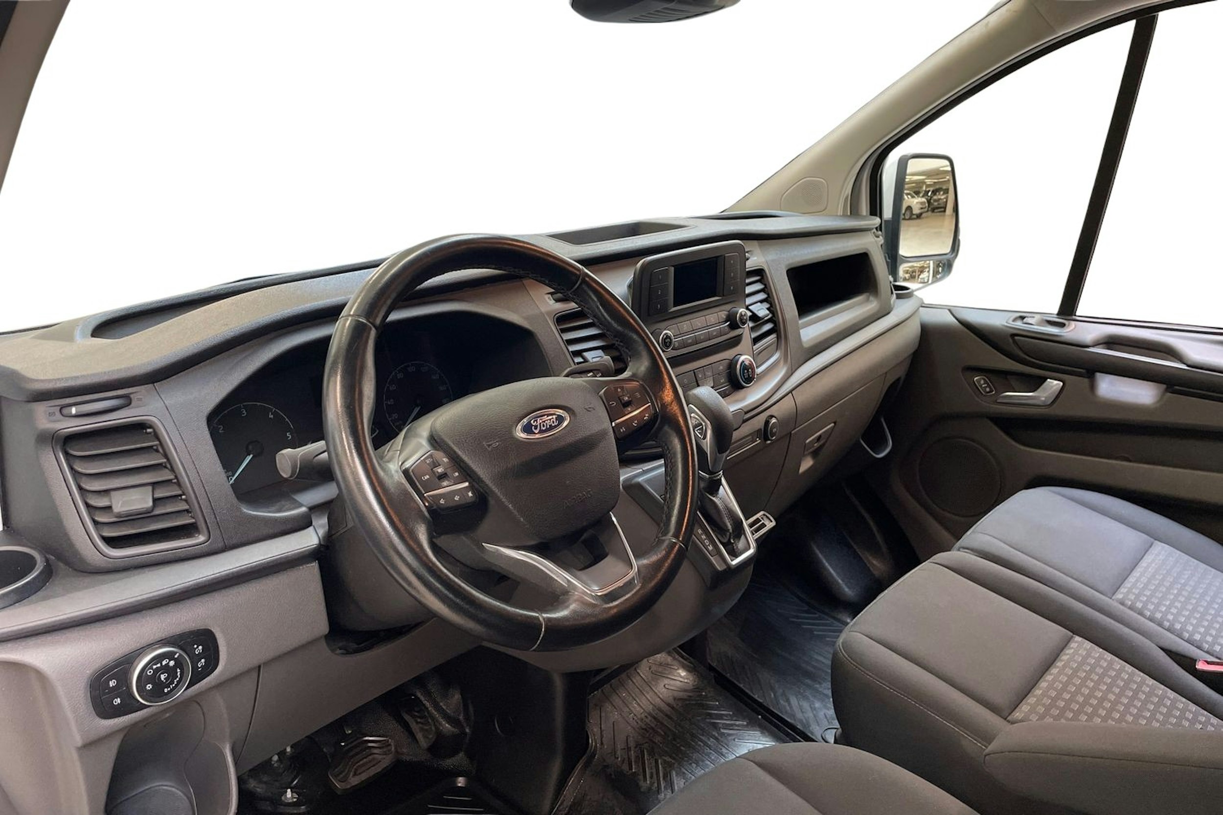 valkoinen Ford Transit Custom 2019 kuva 9.