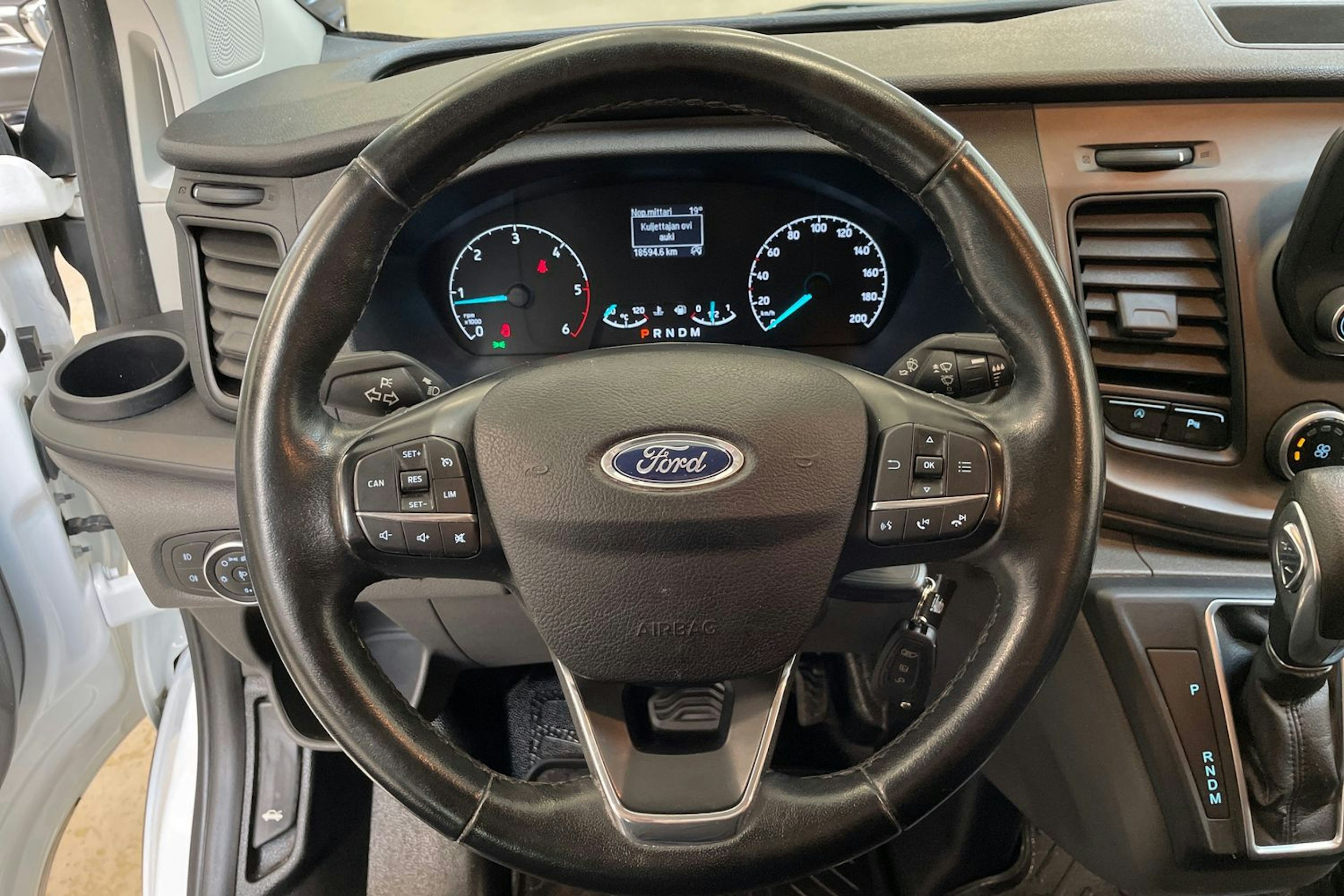 valkoinen Ford Transit Custom 2019 kuva 17.