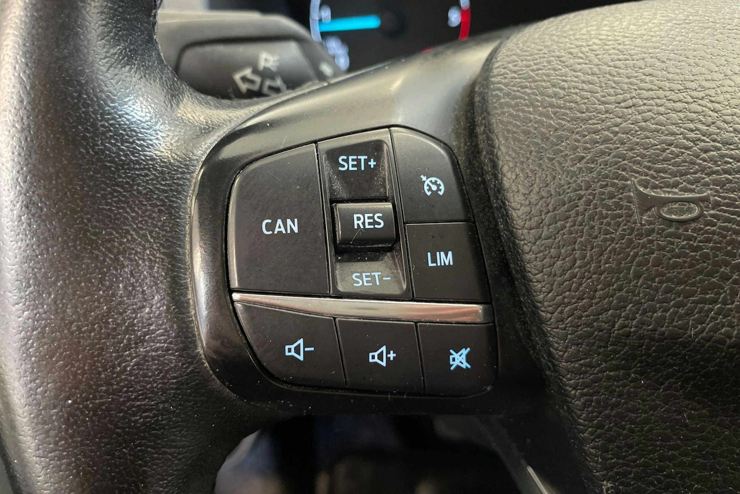 valkoinen Ford Transit Custom 2019 kuva 18.