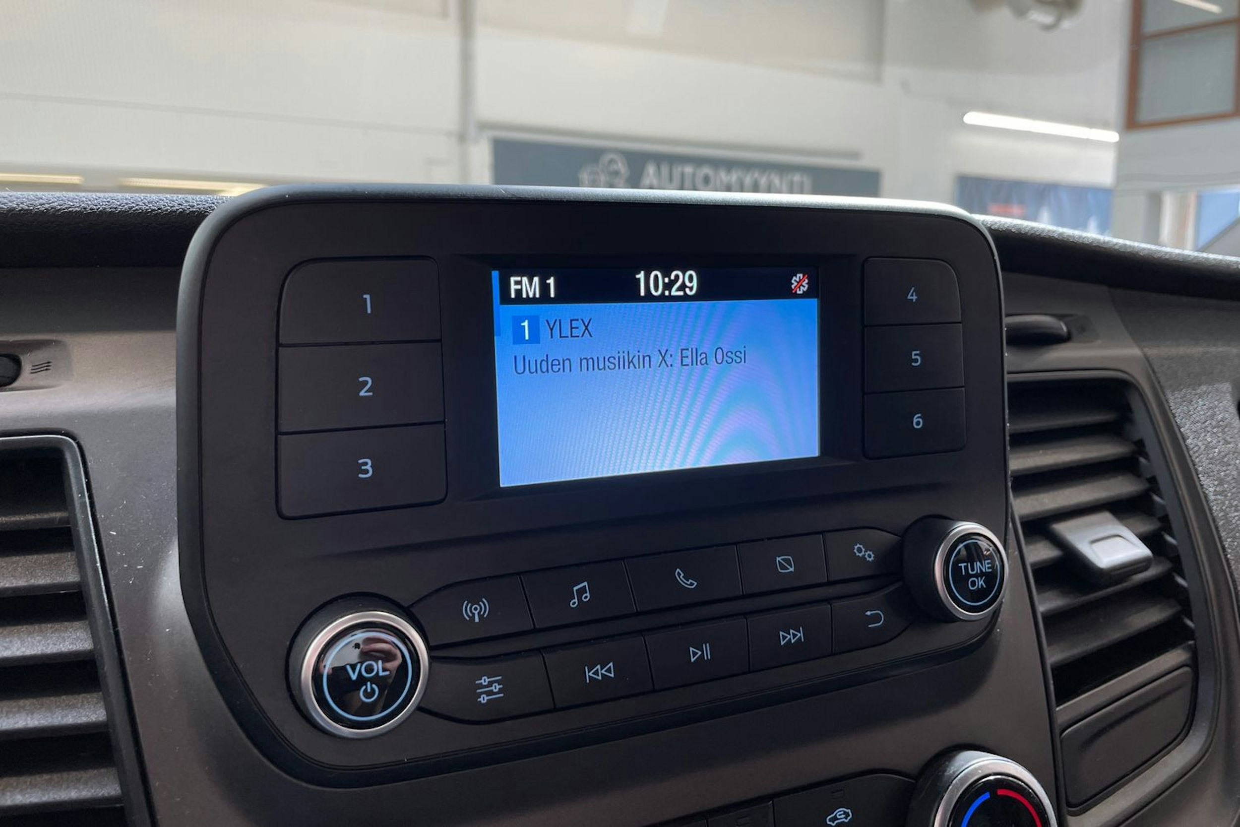 valkoinen Ford Transit Custom 2019 kuva 21.
