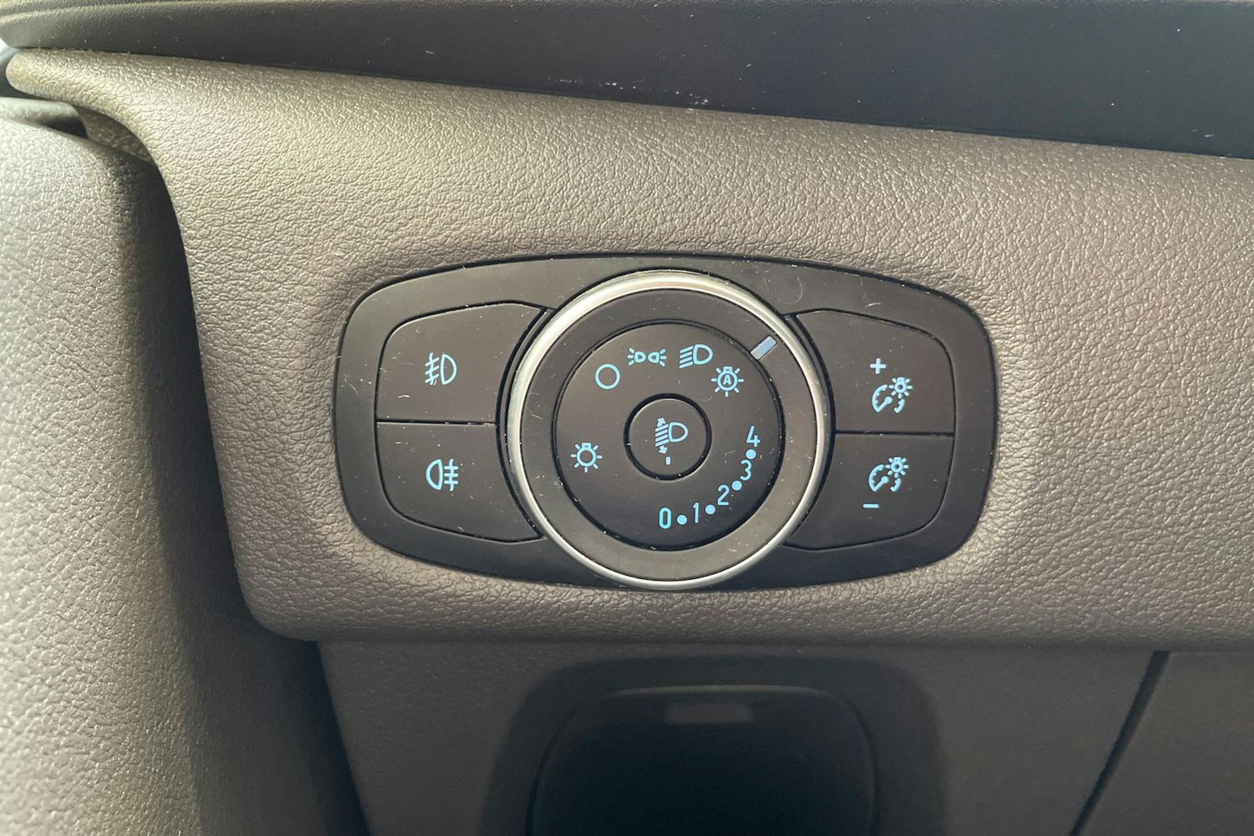 valkoinen Ford Transit Custom 2019 kuva 25.