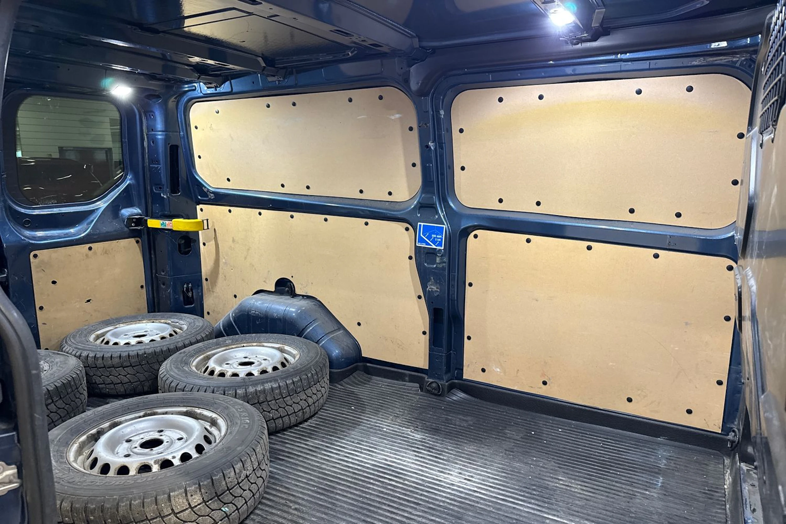 Sininen Ford Transit Custom 2019 kuva 4.