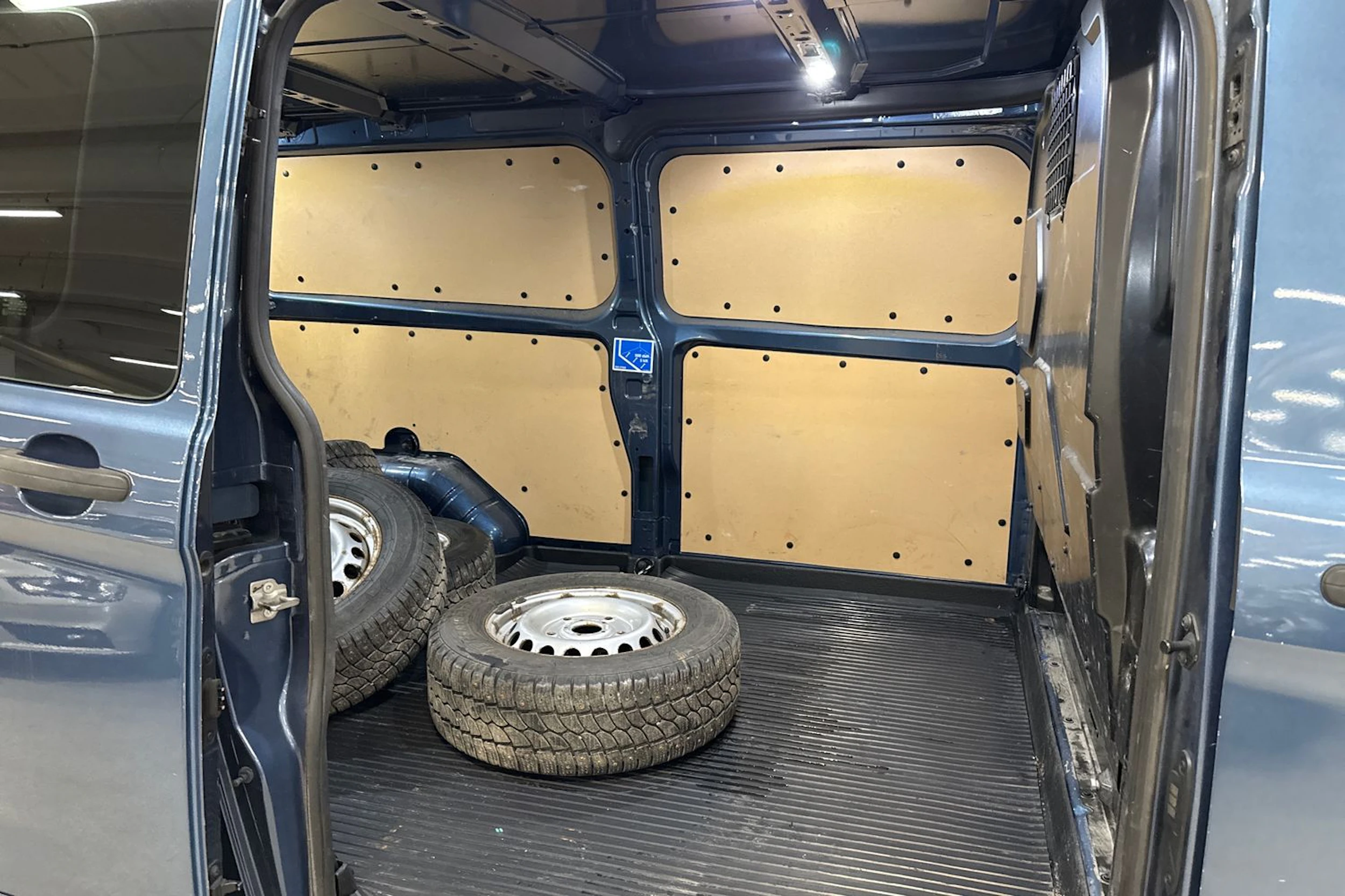 Sininen Ford Transit Custom 2019 kuva 13.