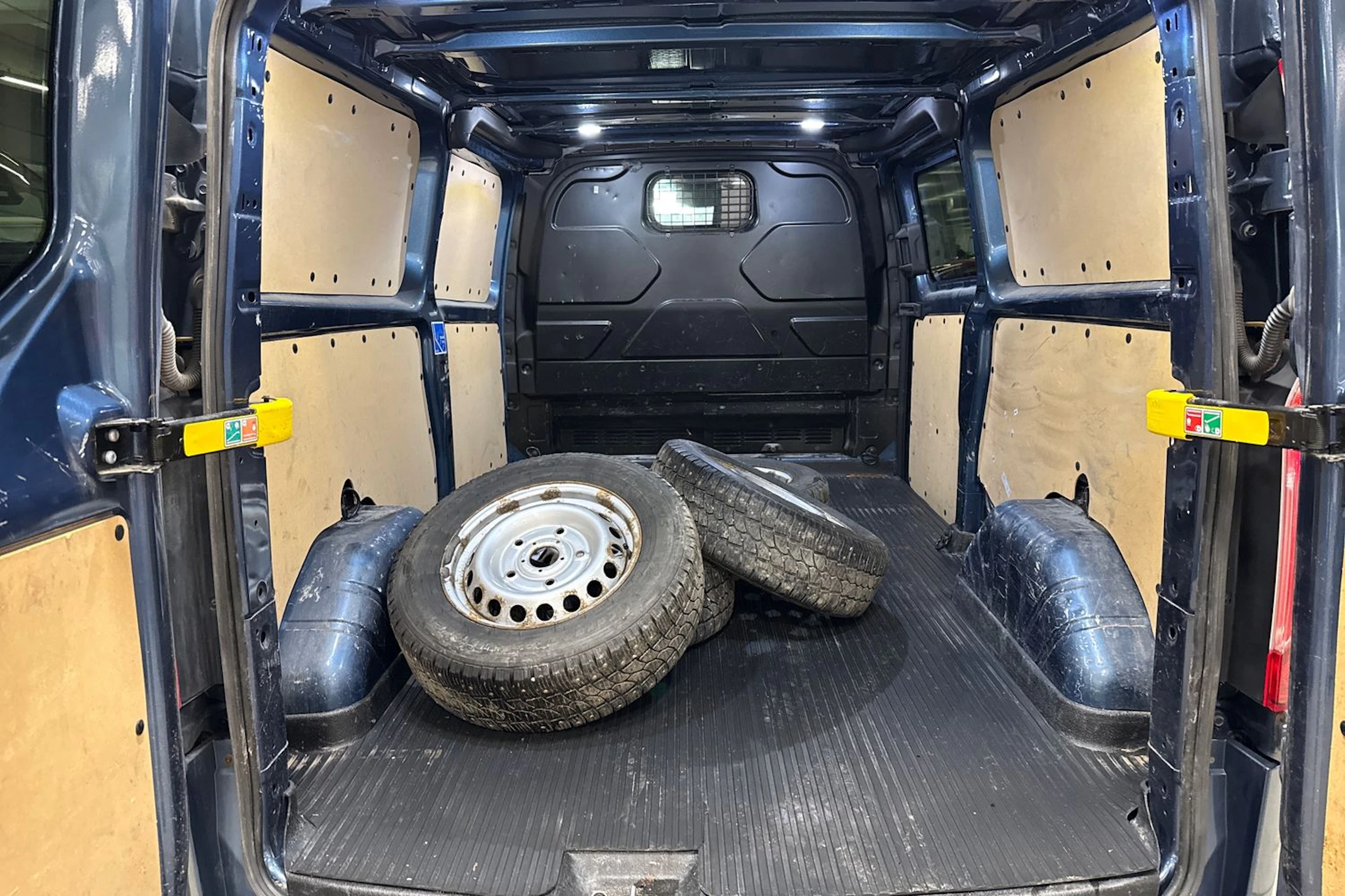 Sininen Ford Transit Custom 2019 kuva 15.