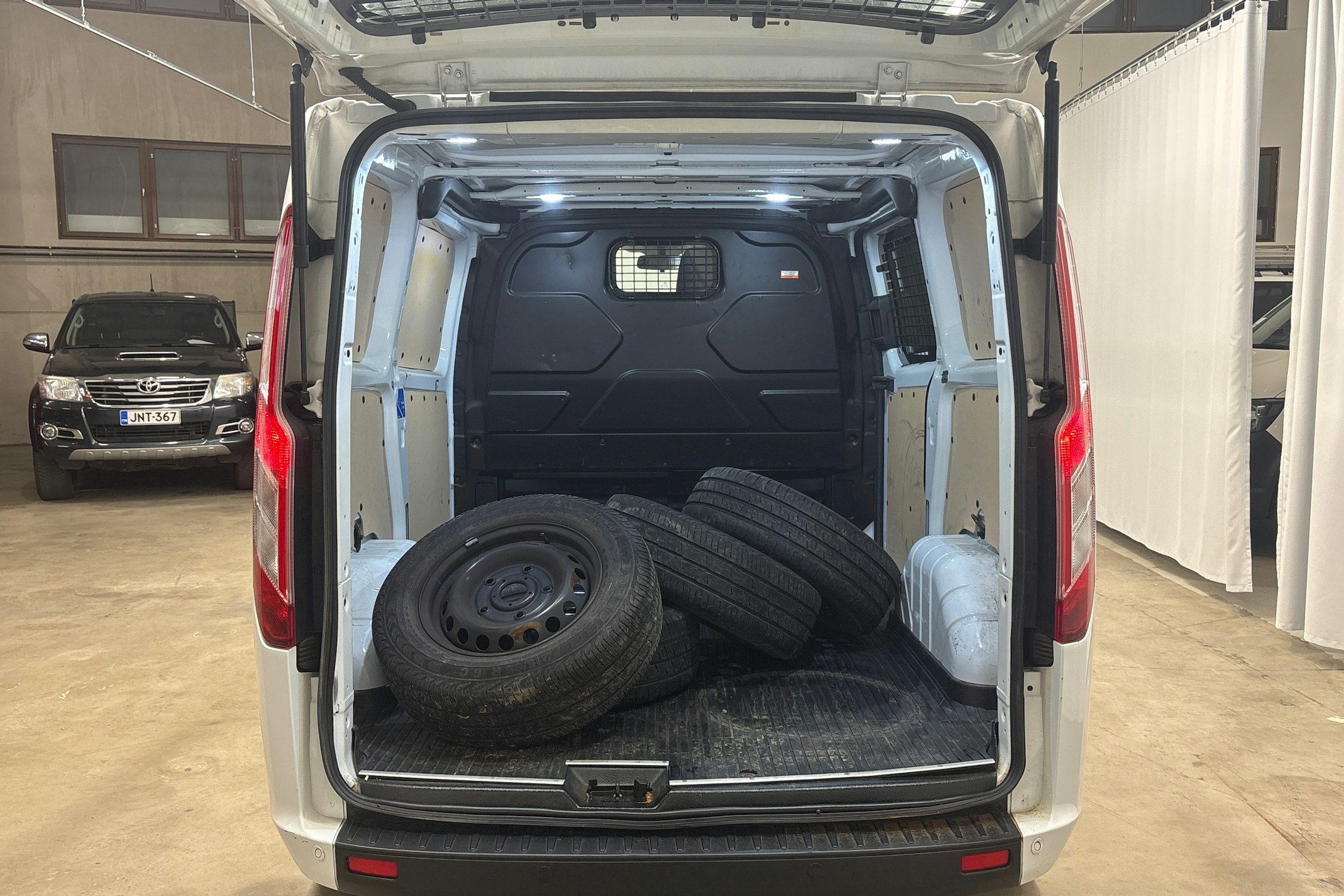 valkoinen Ford Transit Custom 2019 kuva 13.