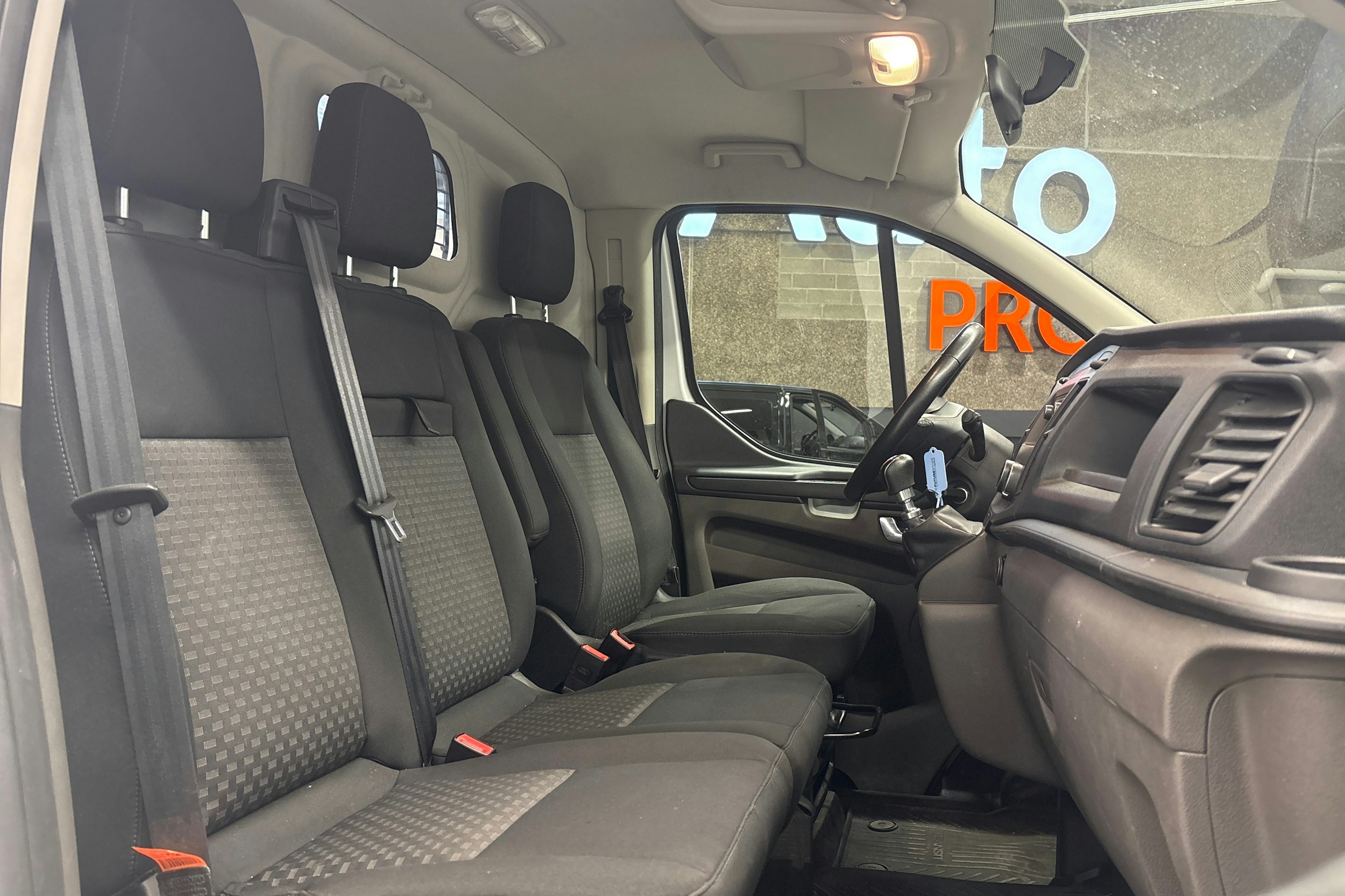valkoinen Ford Transit Custom 2019 kuva 14.