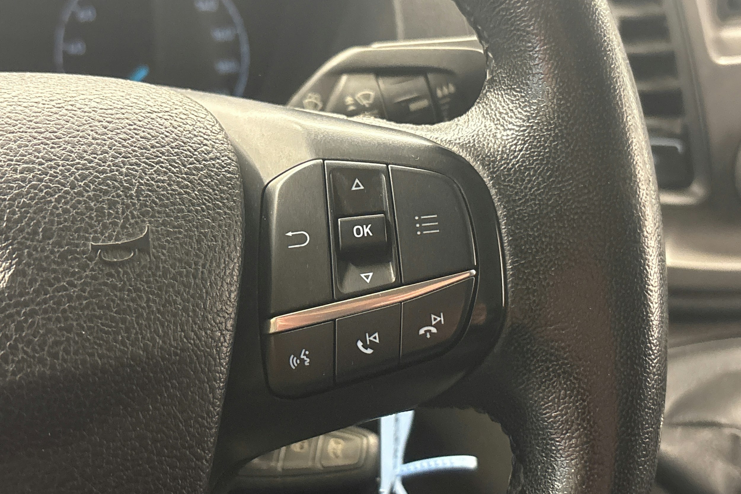 valkoinen Ford Transit Custom 2019 kuva 16.