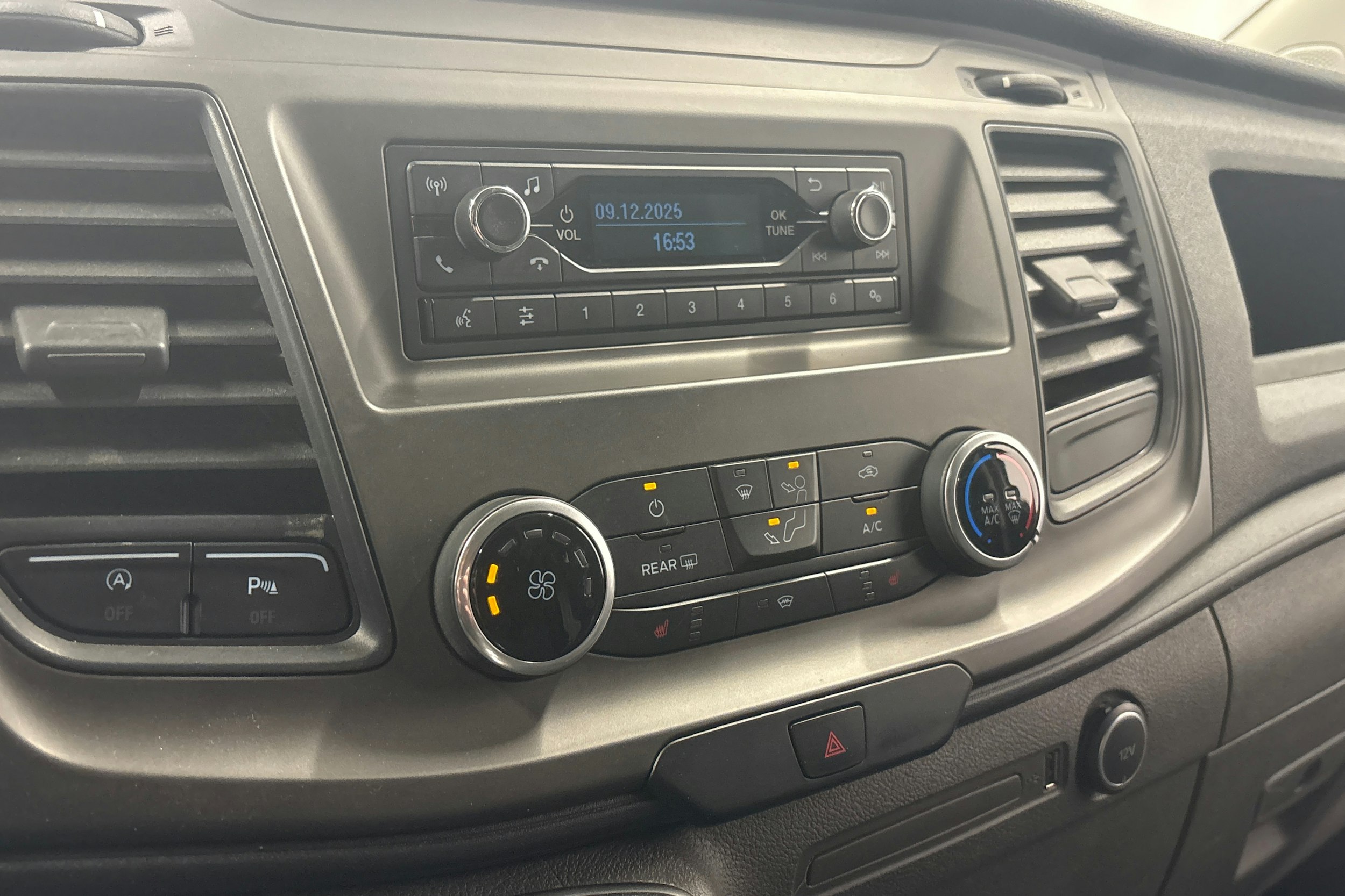 valkoinen Ford Transit Custom 2019 kuva 18.