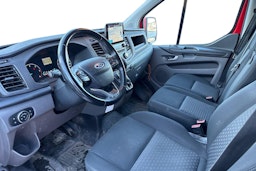 punainen Ford Transit Custom 2019 kuva 3.