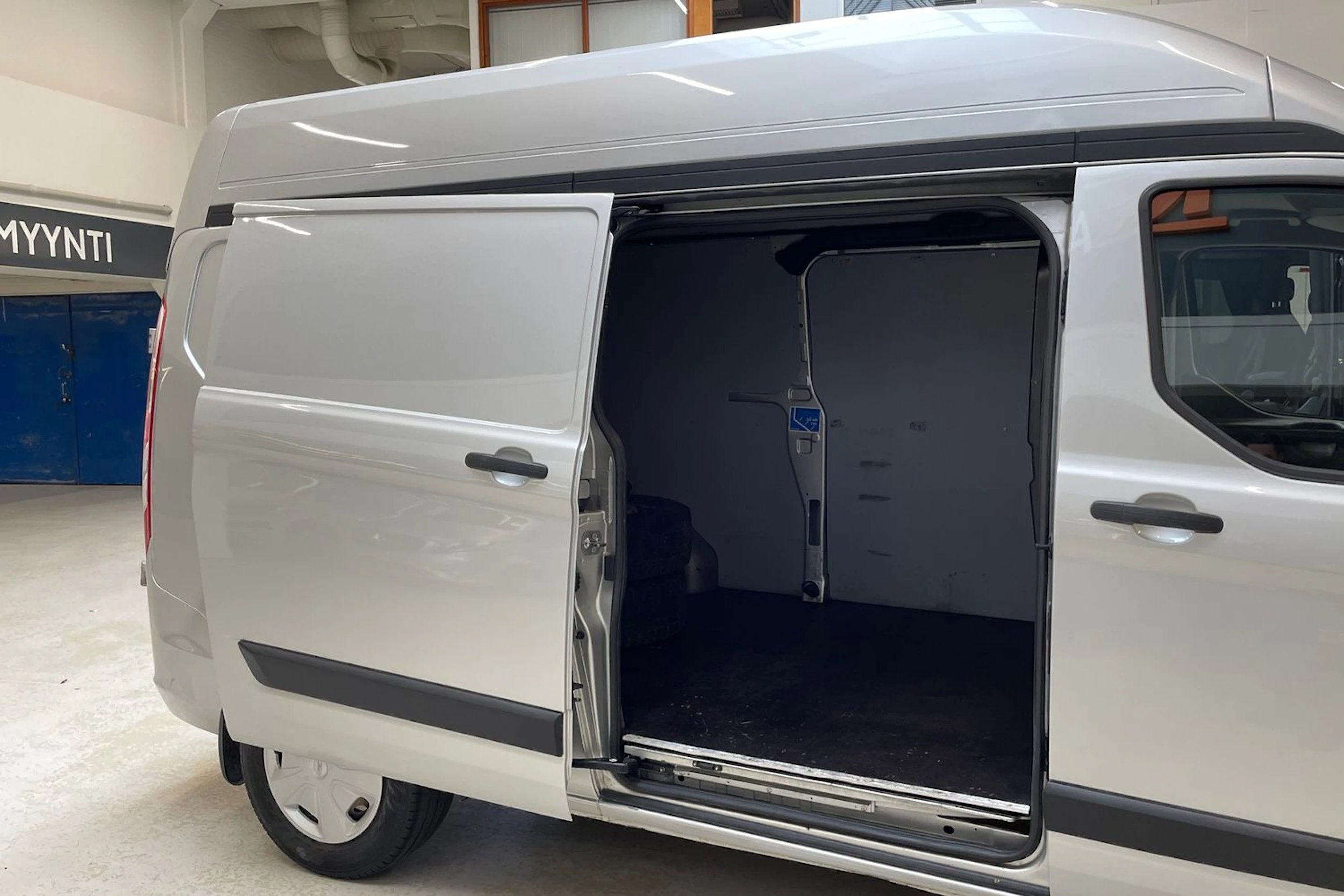 harmaa Ford Transit Custom 2019 kuva 12.
