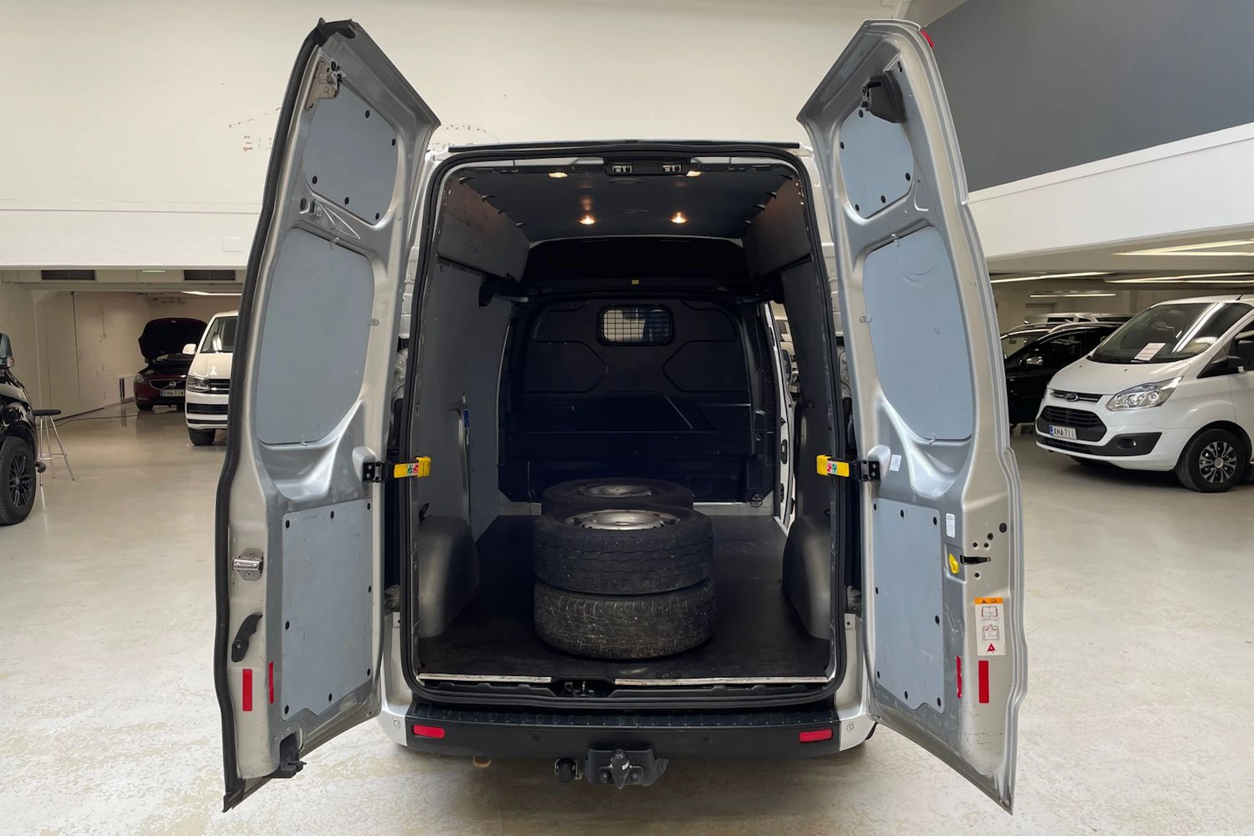 harmaa Ford Transit Custom 2019 kuva 15.