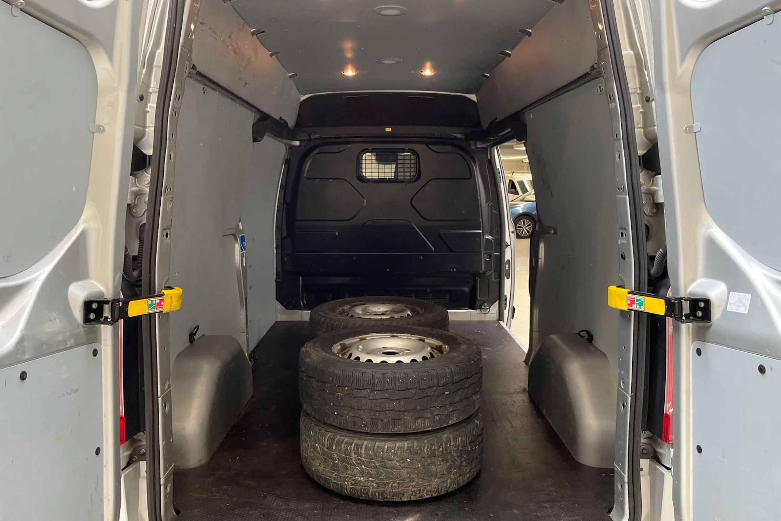 harmaa Ford Transit Custom 2019 kuva 16.