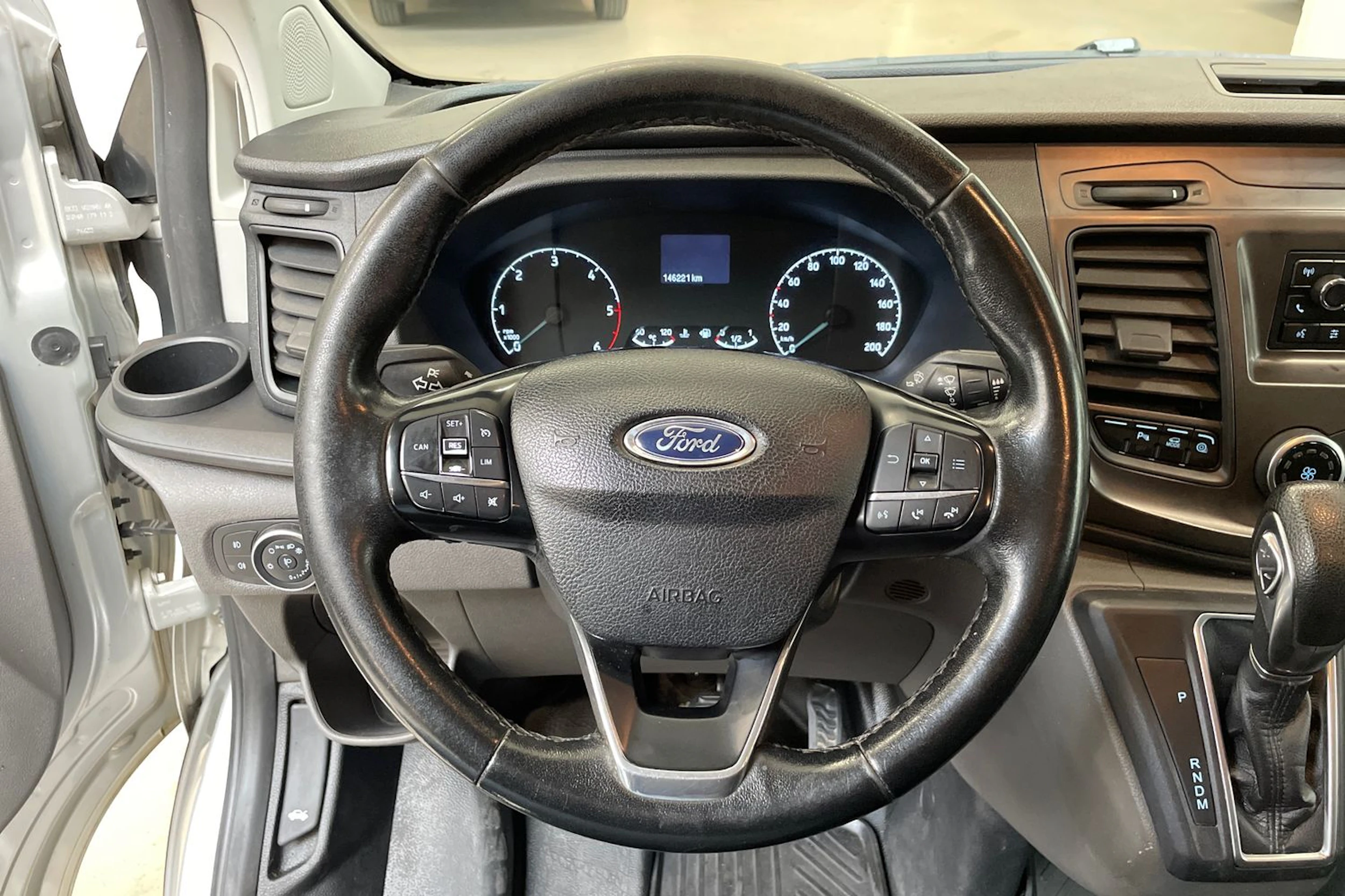 harmaa Ford Transit Custom 2019 kuva 18.