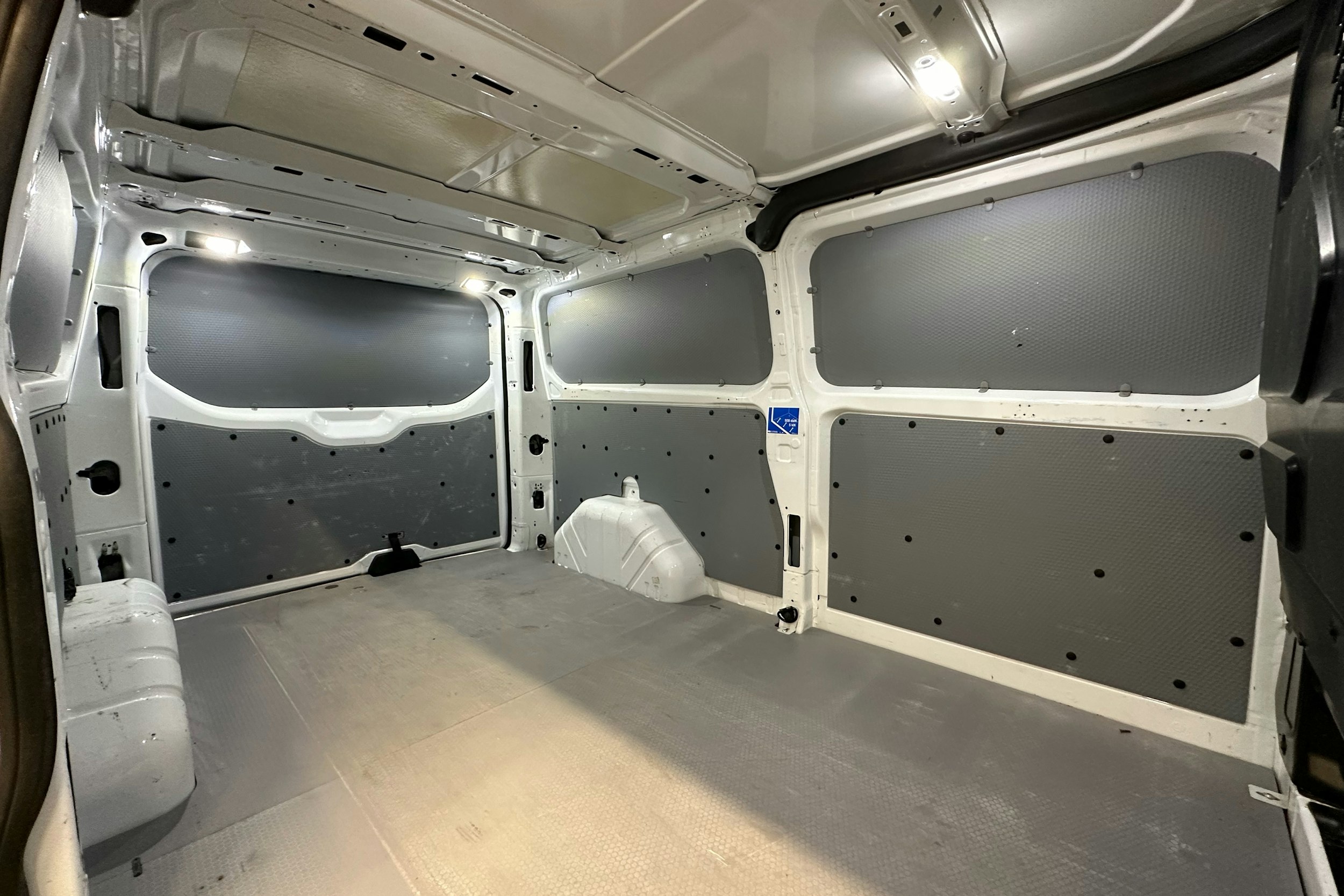 valkoinen Ford Transit Custom 2019 kuva 11.