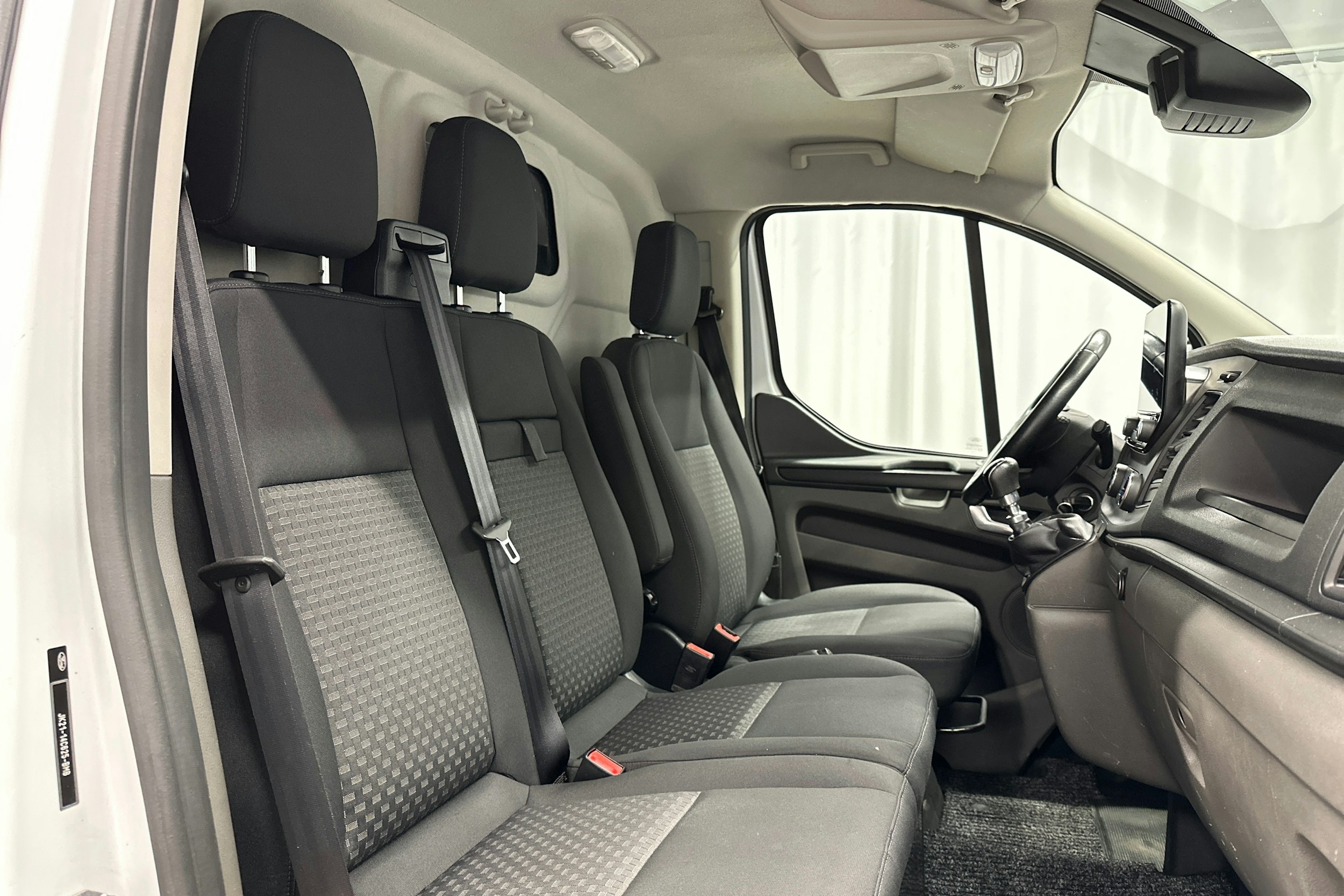 valkoinen Ford Transit Custom 2019 kuva 12.