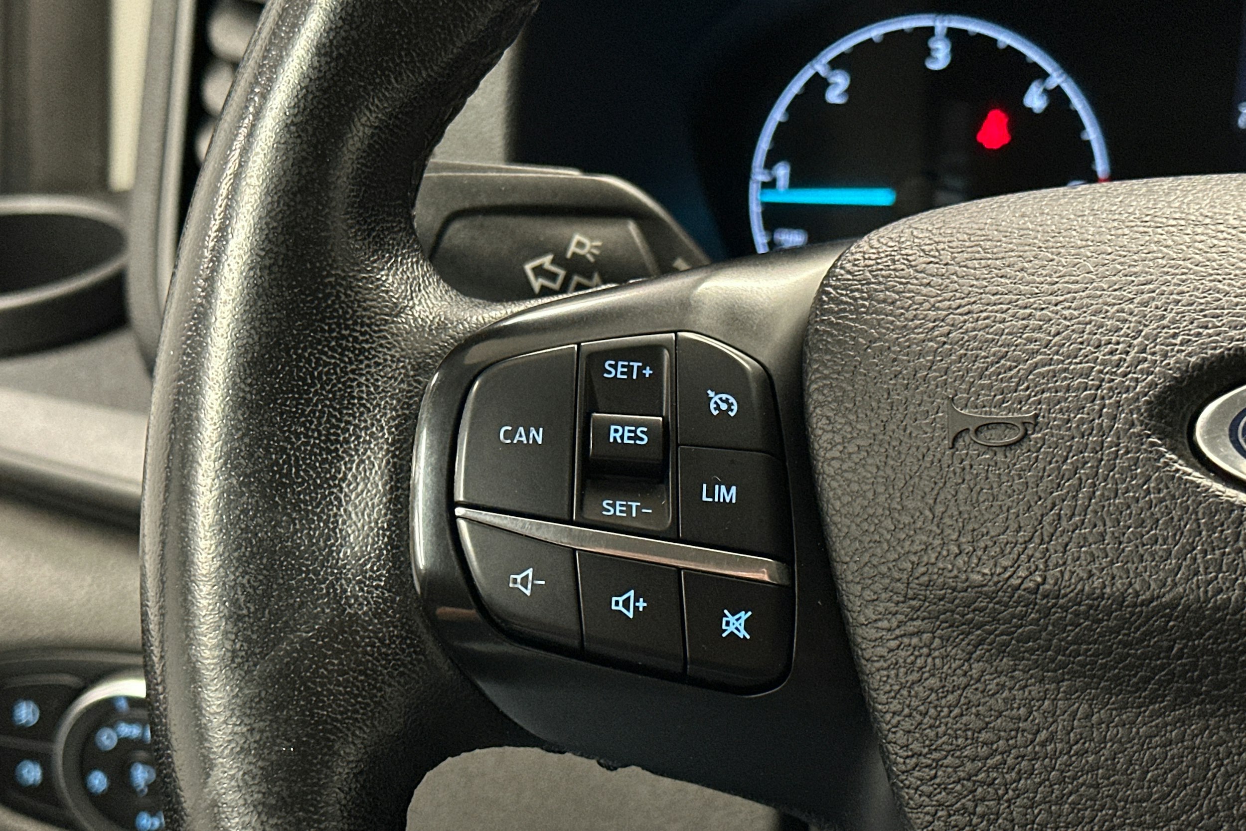valkoinen Ford Transit Custom 2019 kuva 14.