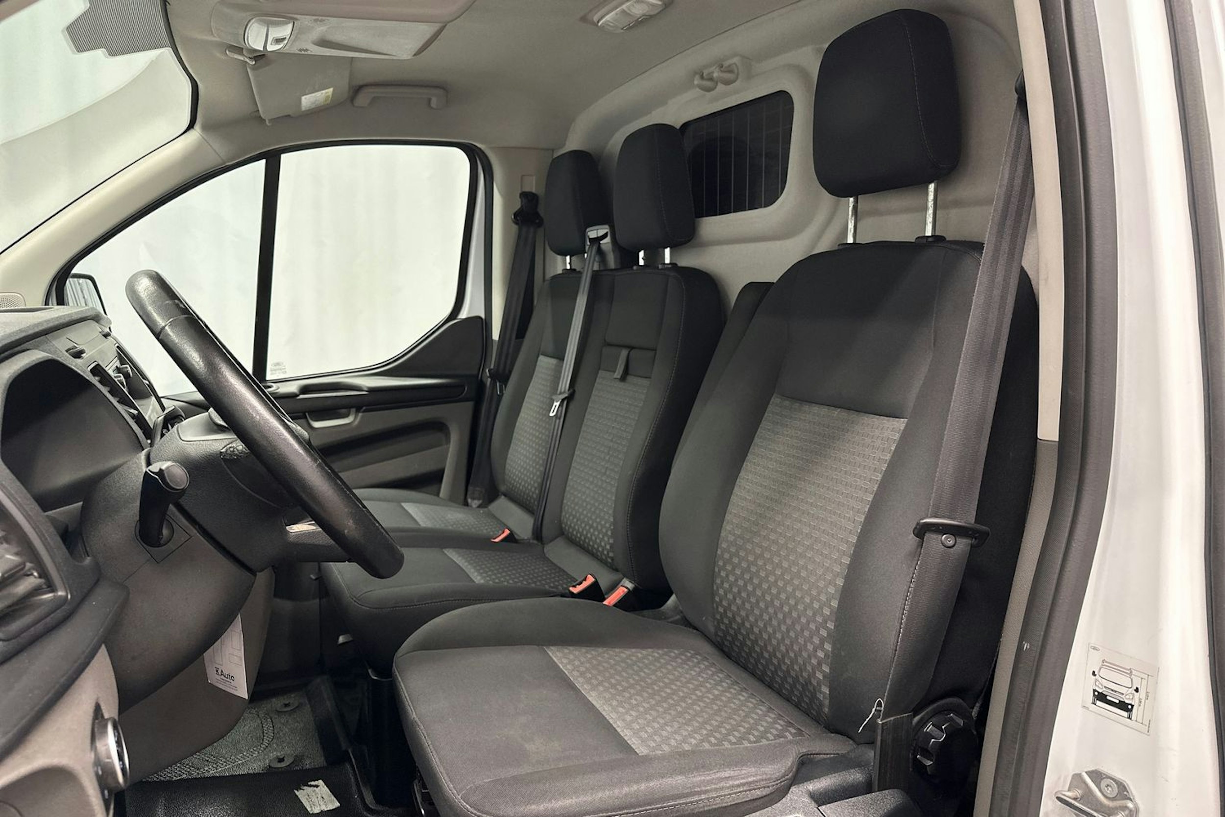 valkoinen Ford Transit Custom 2019 kuva 11.
