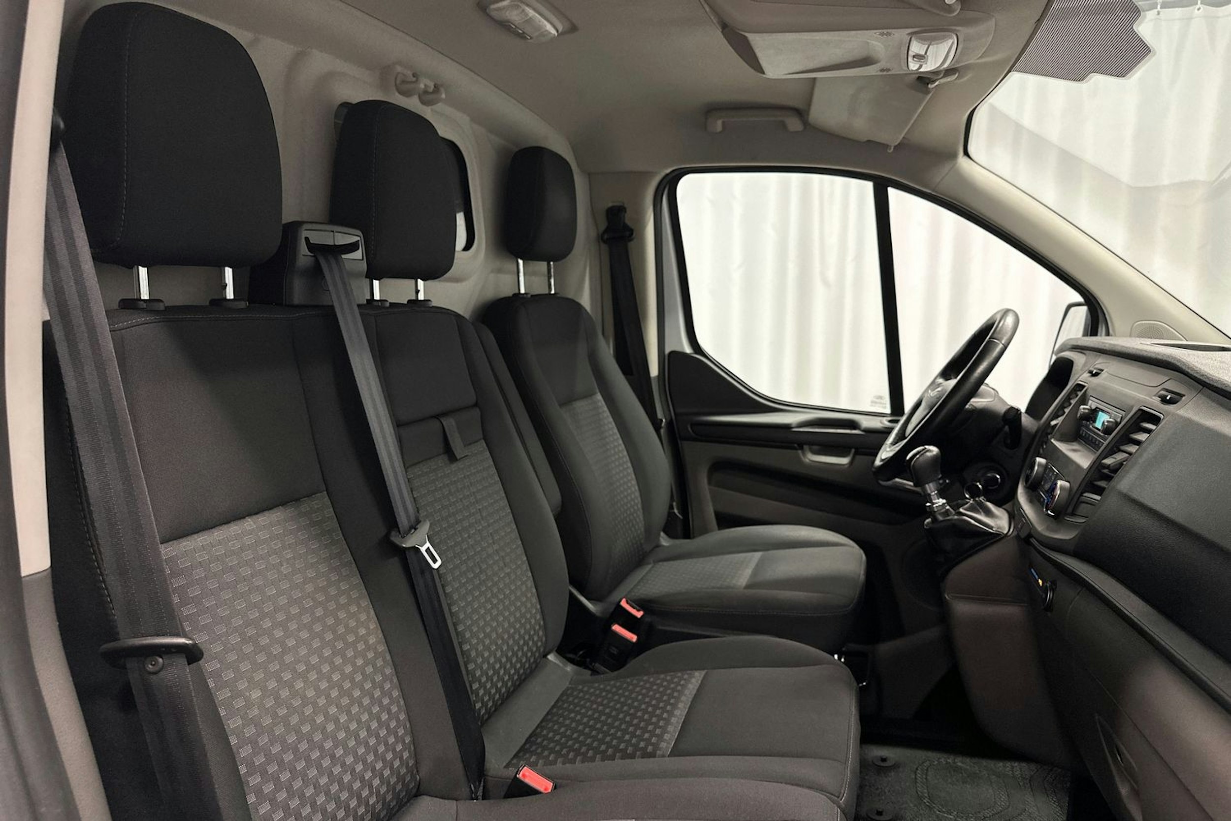 valkoinen Ford Transit Custom 2019 kuva 12.