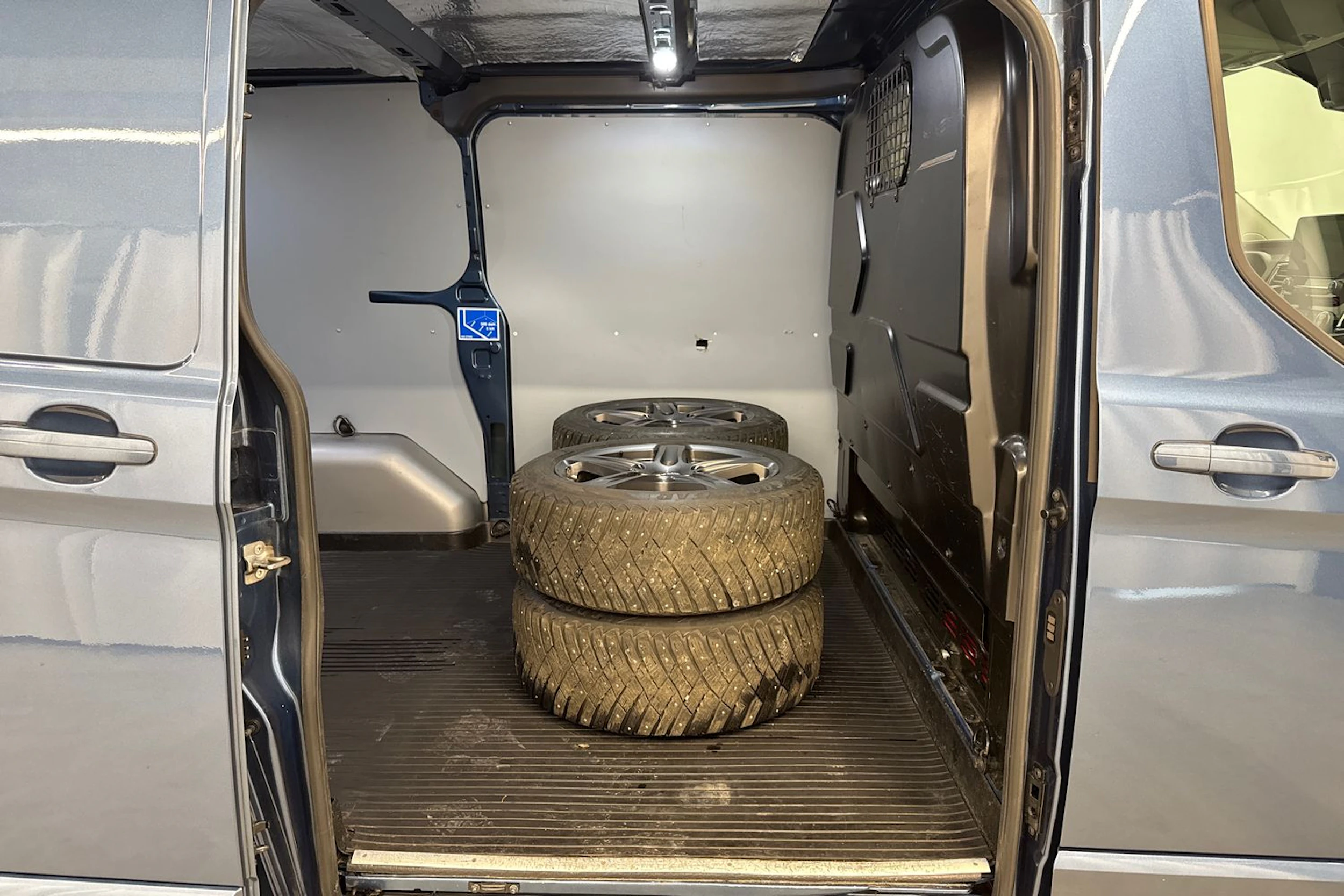 sininen Ford Transit Custom 2019 kuva 10.