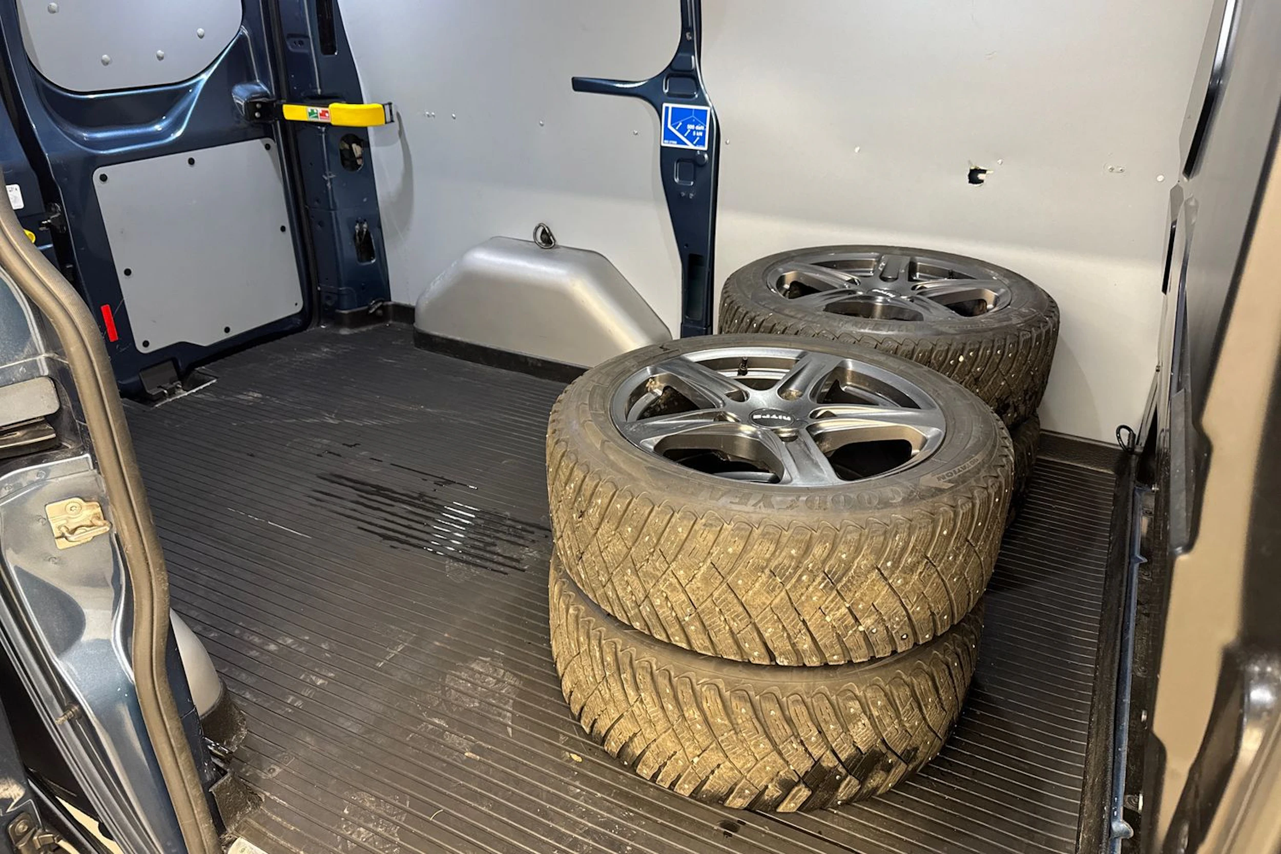 sininen Ford Transit Custom 2019 kuva 11.