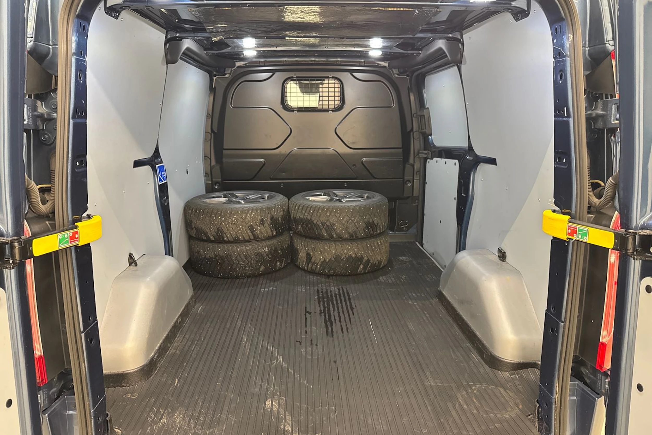 sininen Ford Transit Custom 2019 kuva 12.
