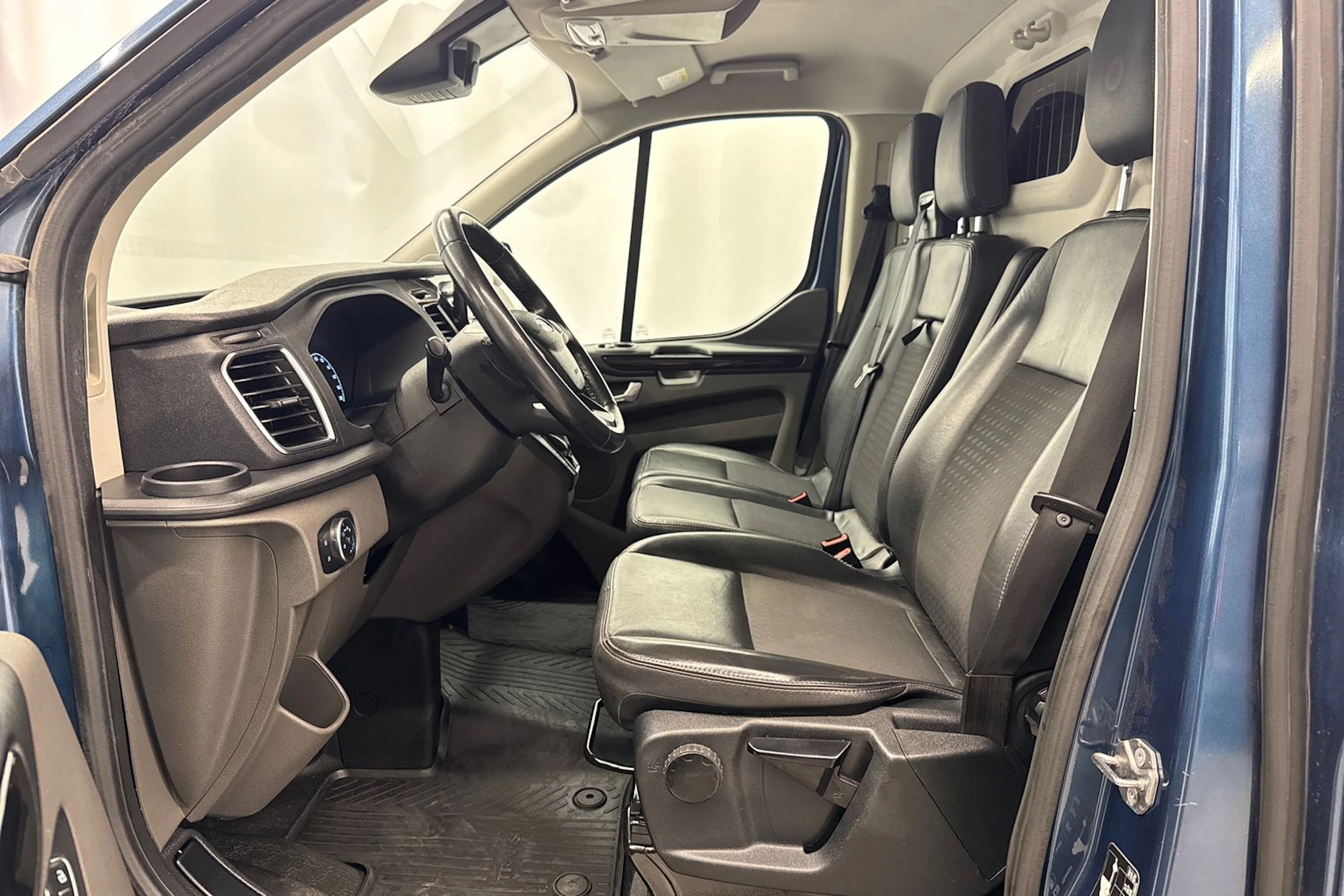 sininen Ford Transit Custom 2019 kuva 13.